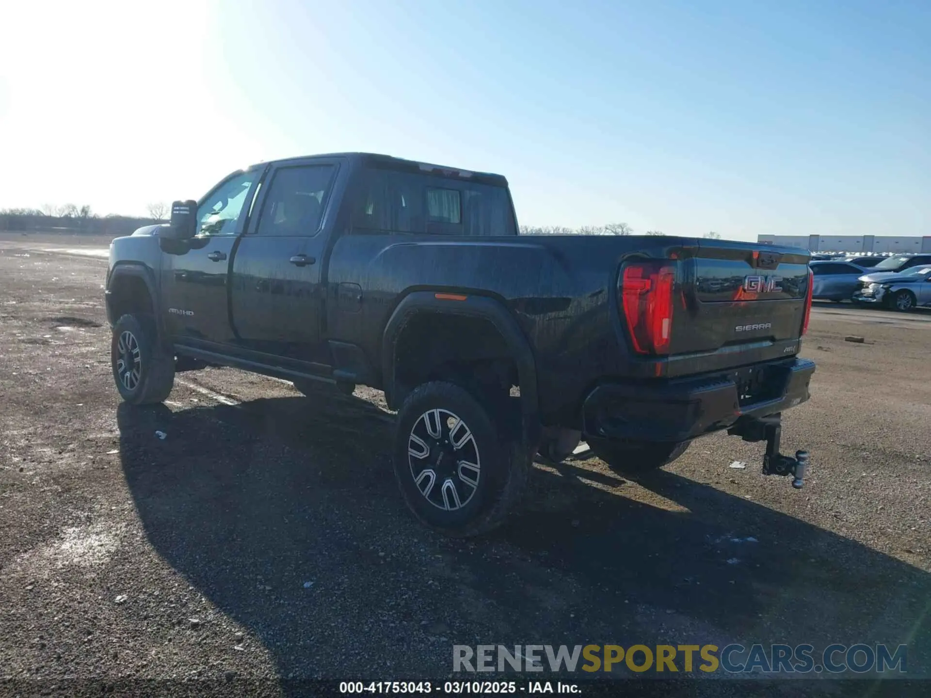 3 Фотография поврежденного автомобиля 1GT49PEY7NF365424 GMC SIERRA 2500HD 2022