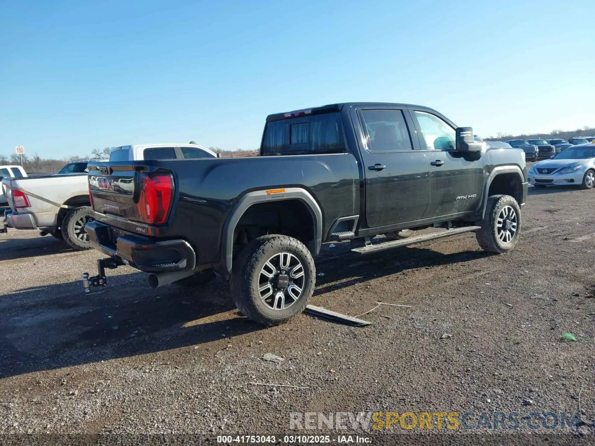 4 Фотография поврежденного автомобиля 1GT49PEY7NF365424 GMC SIERRA 2500HD 2022