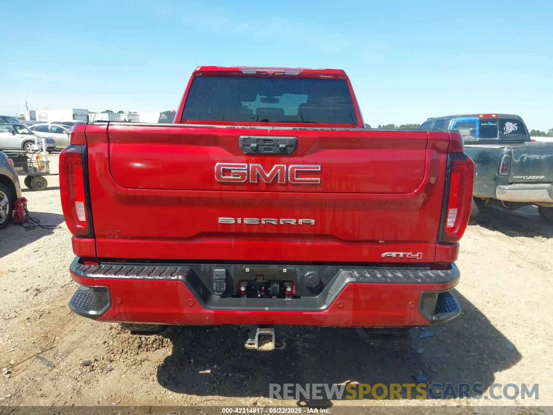 15 Photograph of a damaged car 1GT49PEY9NF181733 GMC SIERRA 2500HD 2022