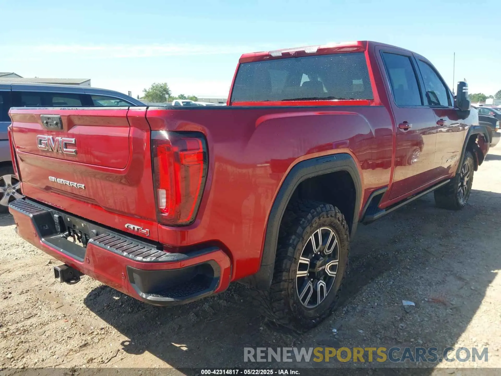 4 Photograph of a damaged car 1GT49PEY9NF181733 GMC SIERRA 2500HD 2022