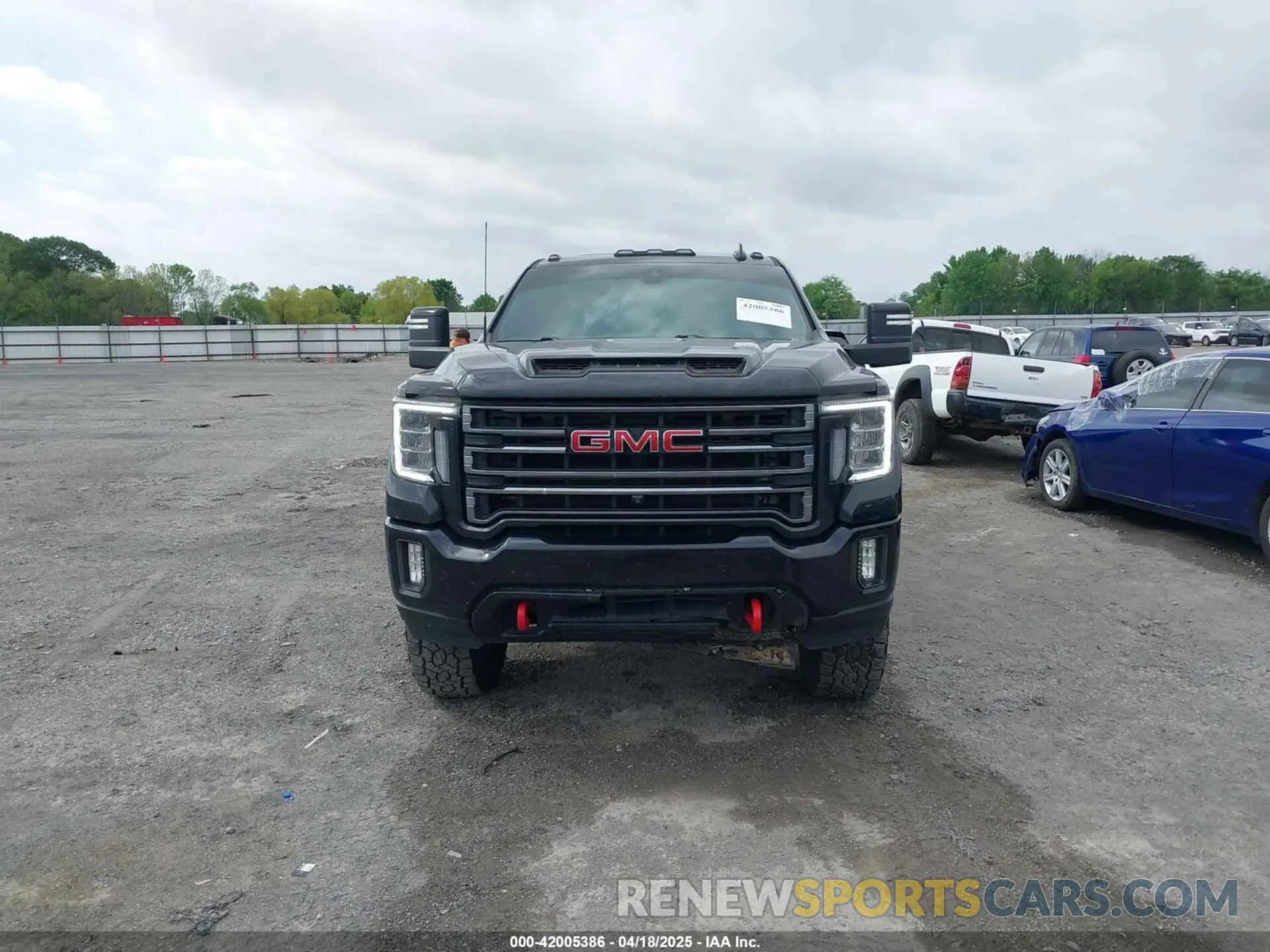 13 Photograph of a damaged car 1GT49PEY9NF193770 GMC SIERRA 2500HD 2022