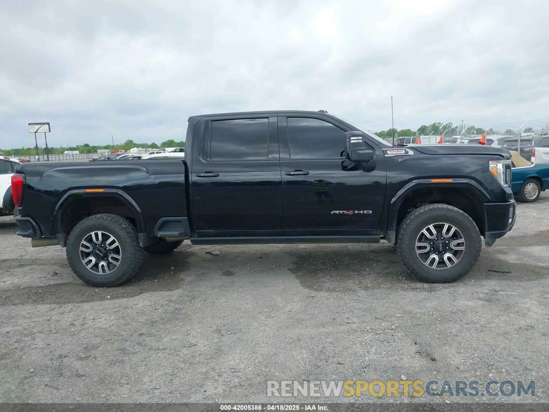 14 Photograph of a damaged car 1GT49PEY9NF193770 GMC SIERRA 2500HD 2022