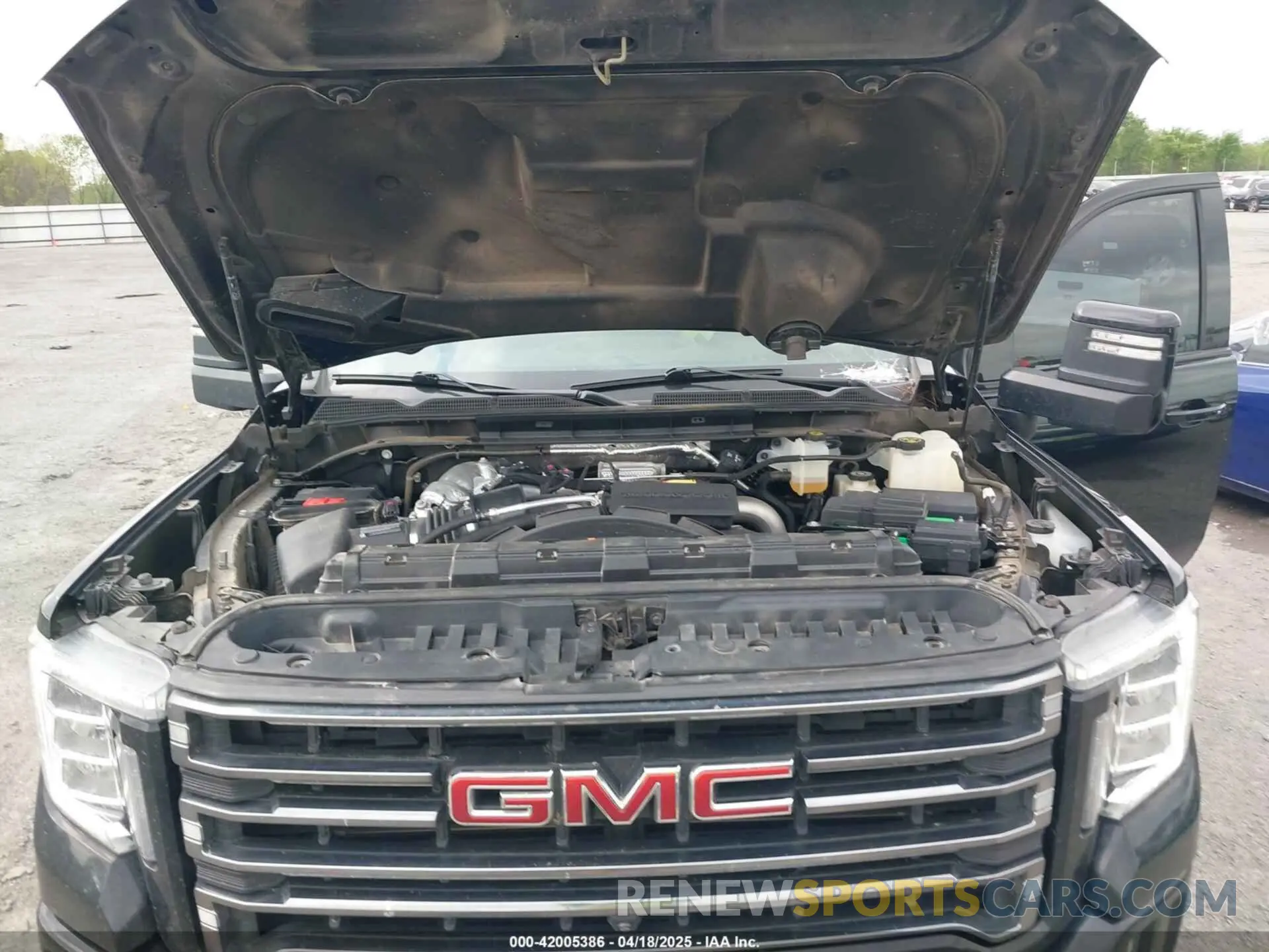 9 Photograph of a damaged car 1GT49PEY9NF193770 GMC SIERRA 2500HD 2022