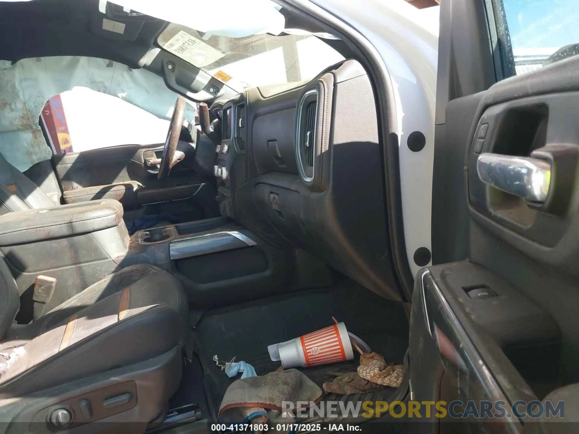 5 Photograph of a damaged car 1GT49PEYXNF261753 GMC SIERRA 2500HD 2022