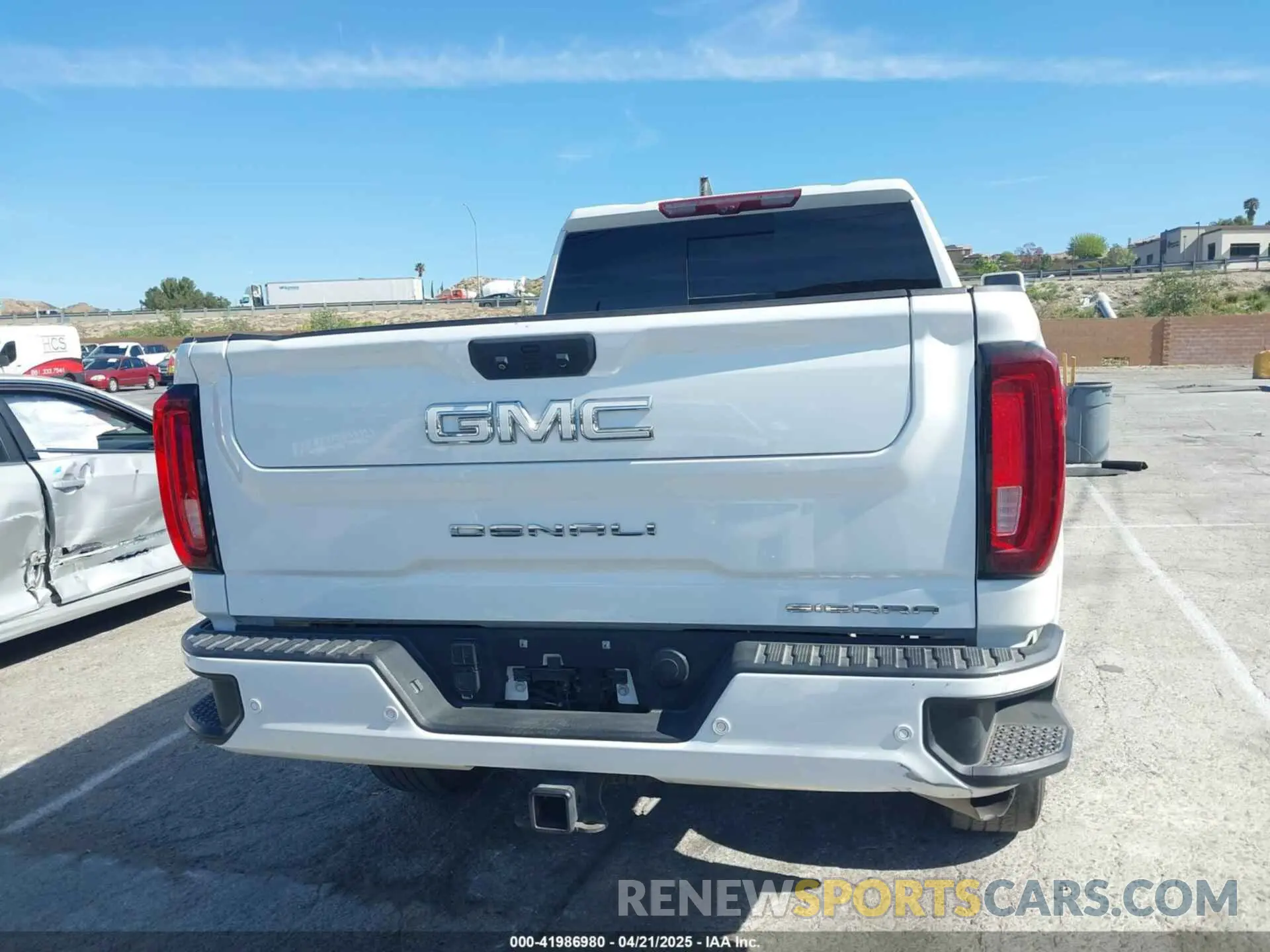 15 Photograph of a damaged car 1GT49REY0NF186119 GMC SIERRA 2500HD 2022