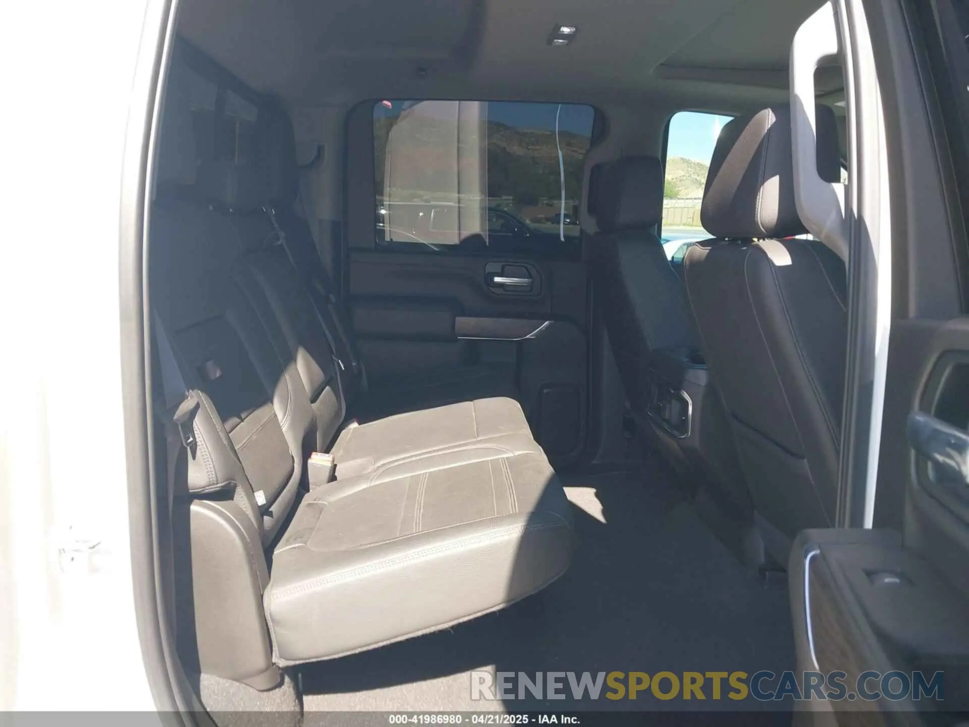7 Photograph of a damaged car 1GT49REY0NF186119 GMC SIERRA 2500HD 2022