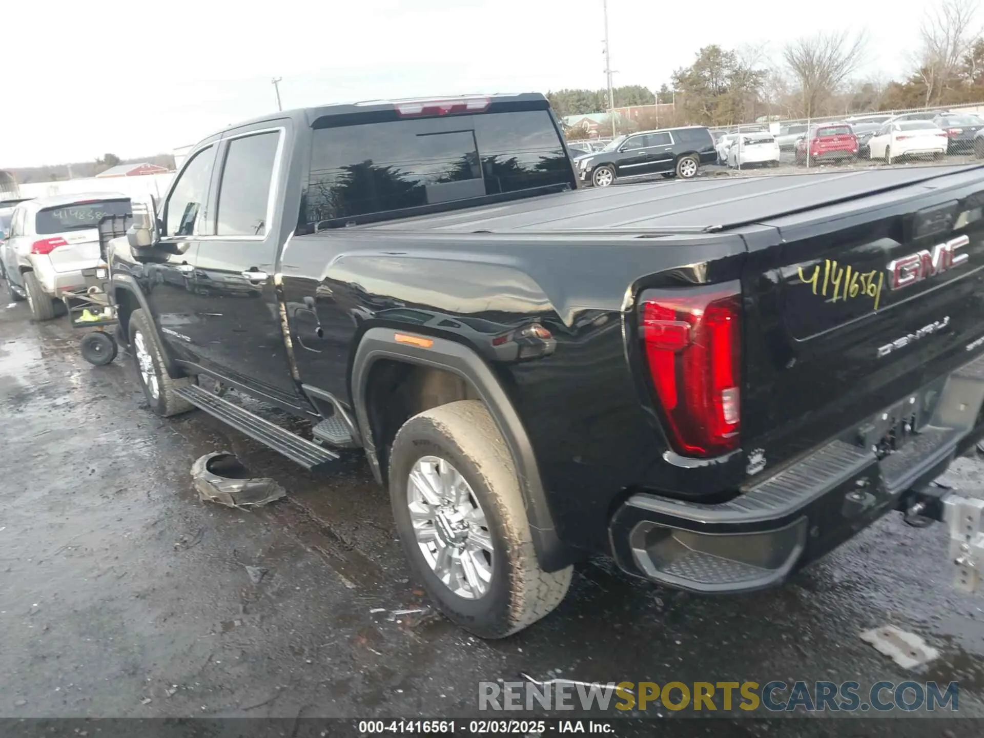 3 Photograph of a damaged car 1GT49REY0NF229146 GMC SIERRA 2500HD 2022
