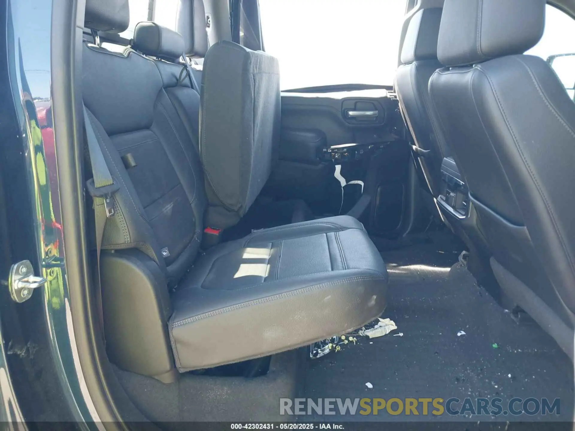 8 Photograph of a damaged car 1GT49REY2NF228676 GMC SIERRA 2500HD 2022