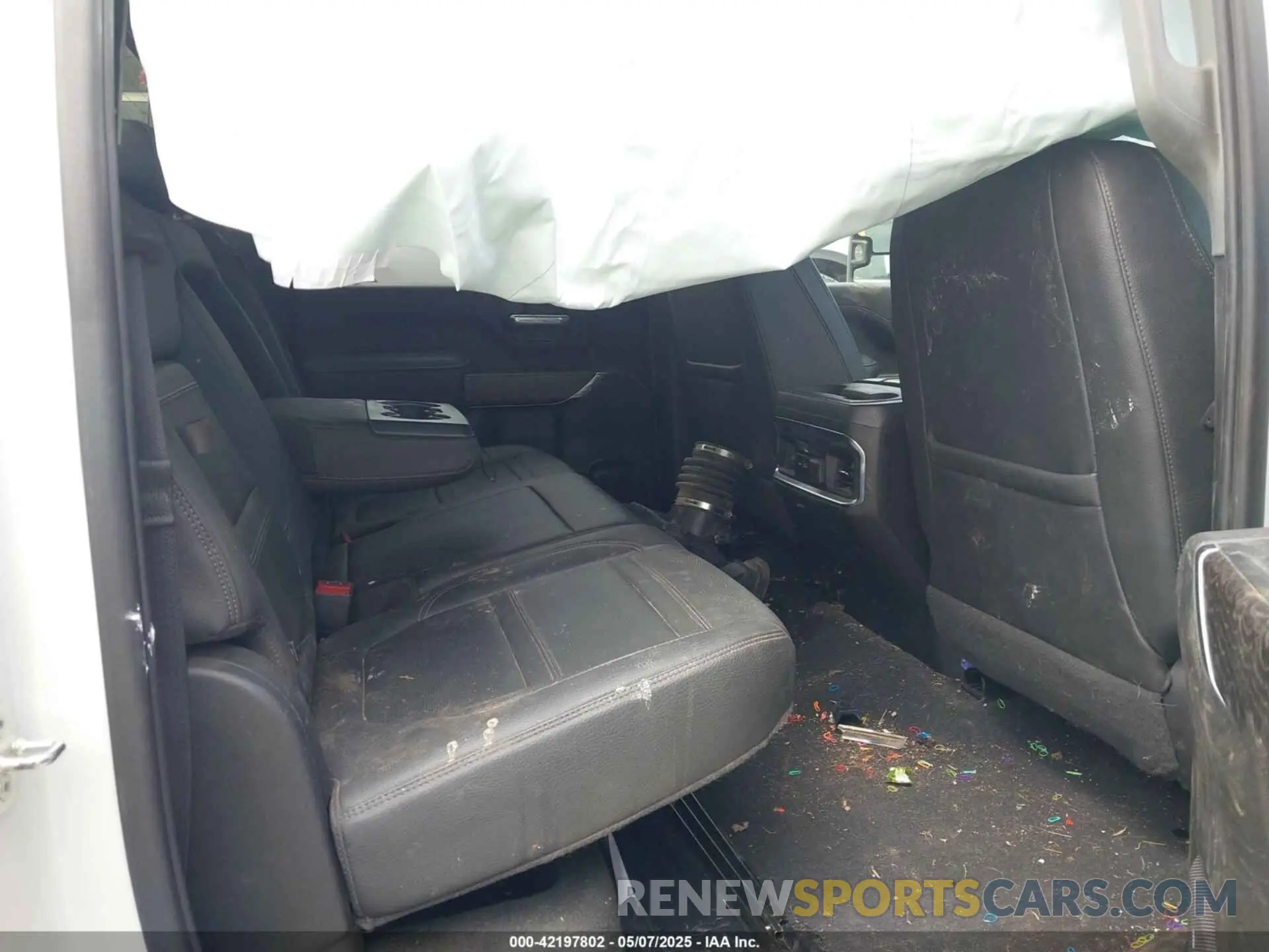 7 Photograph of a damaged car 1GT49REY3NF128540 GMC SIERRA 2500HD 2022