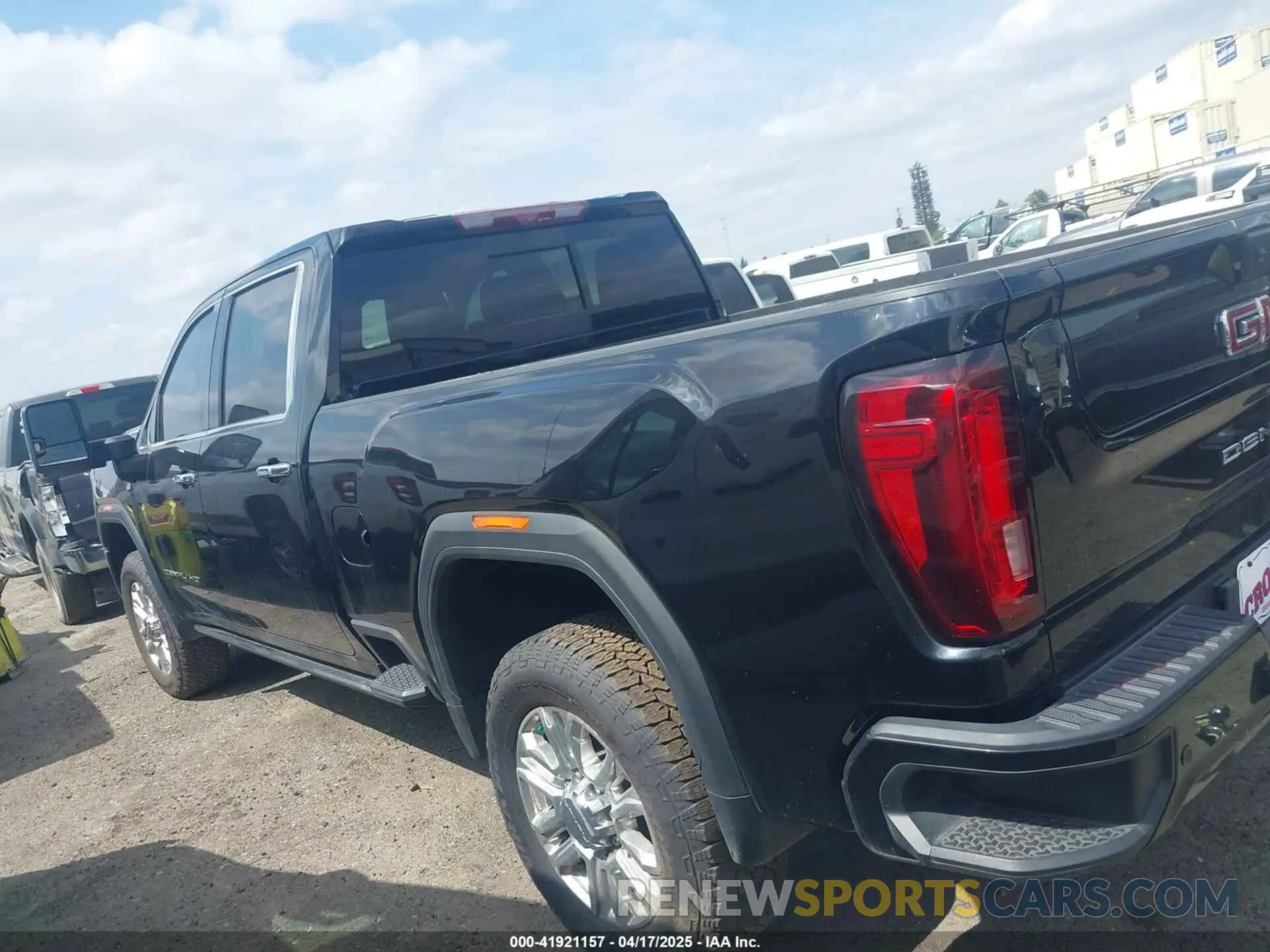 17 Фотография поврежденного автомобиля 1GT49REYXNF173619 GMC SIERRA 2500HD 2022