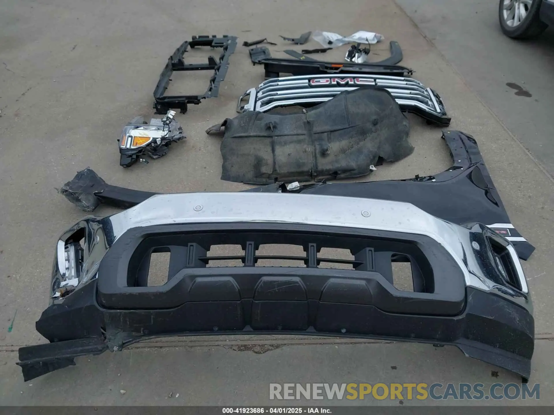 19 Photograph of a damaged car 1GT59NE73NF309707 GMC SIERRA 2500HD 2022