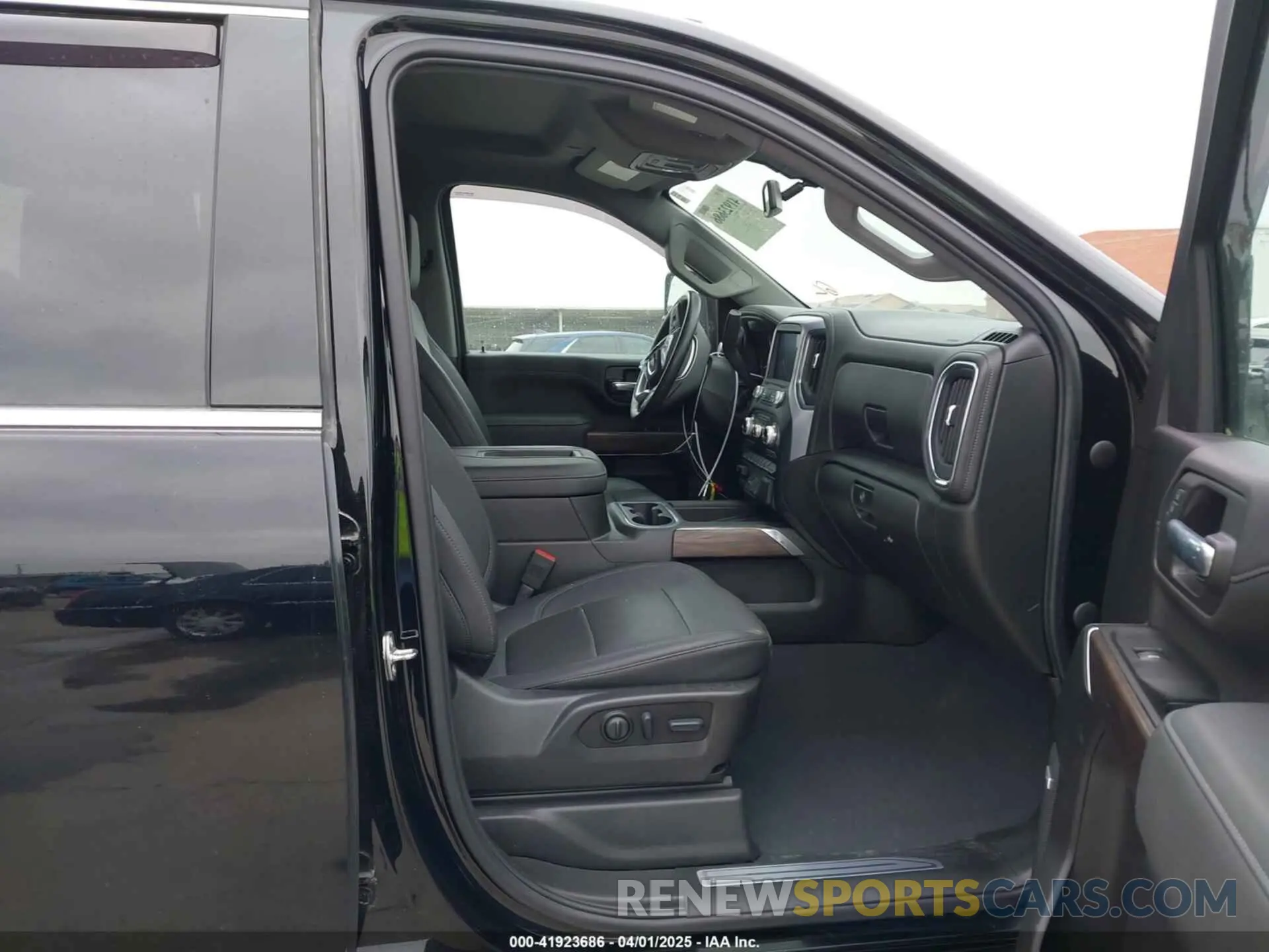 5 Photograph of a damaged car 1GT59NE73NF309707 GMC SIERRA 2500HD 2022