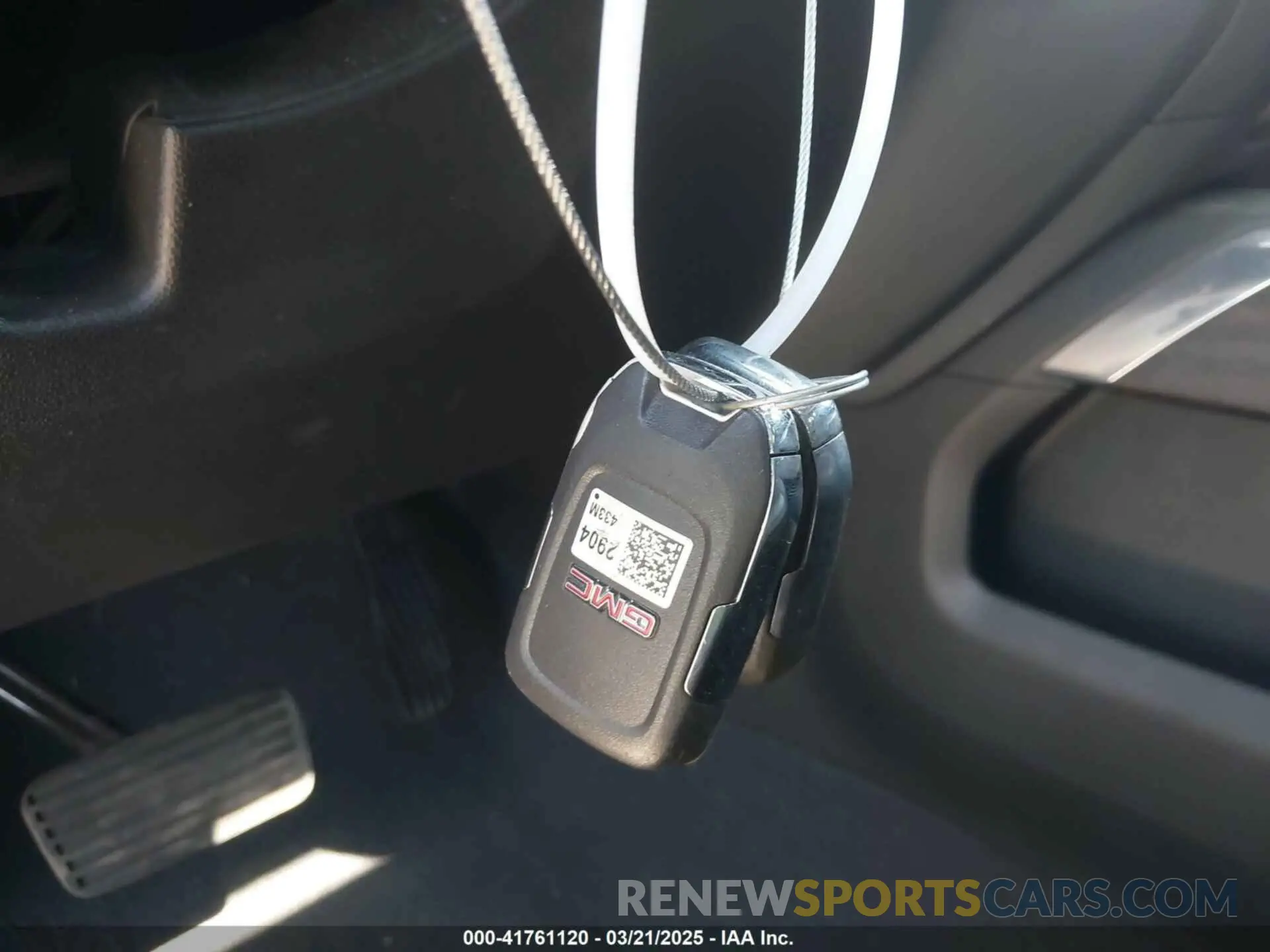 10 Фотография поврежденного автомобиля 1GT49REY6PF117941 GMC SIERRA 2500HD 2023