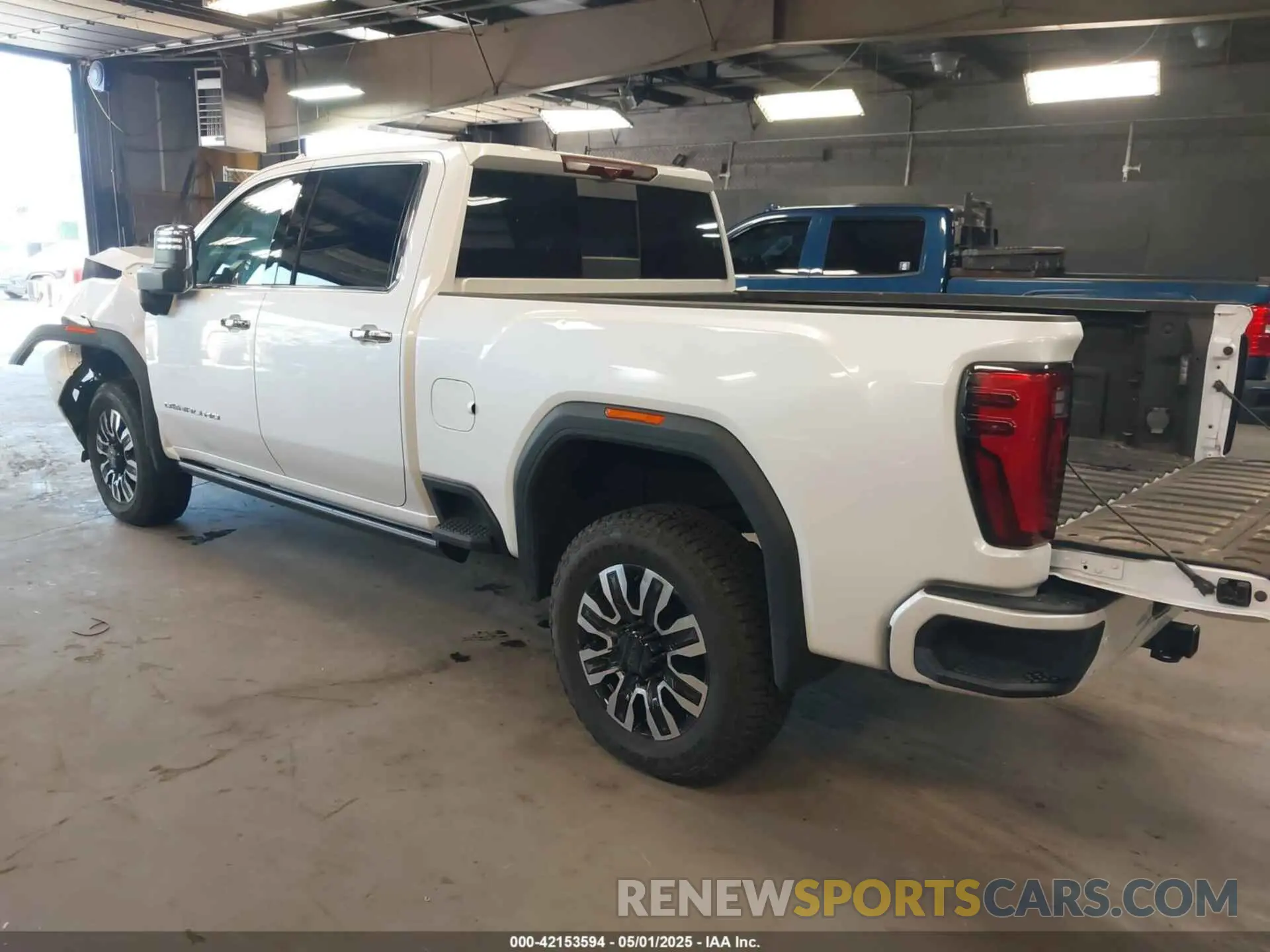 3 Фотография поврежденного автомобиля 1GT19XEY1RF301873 GMC SIERRA 2500HD 2024