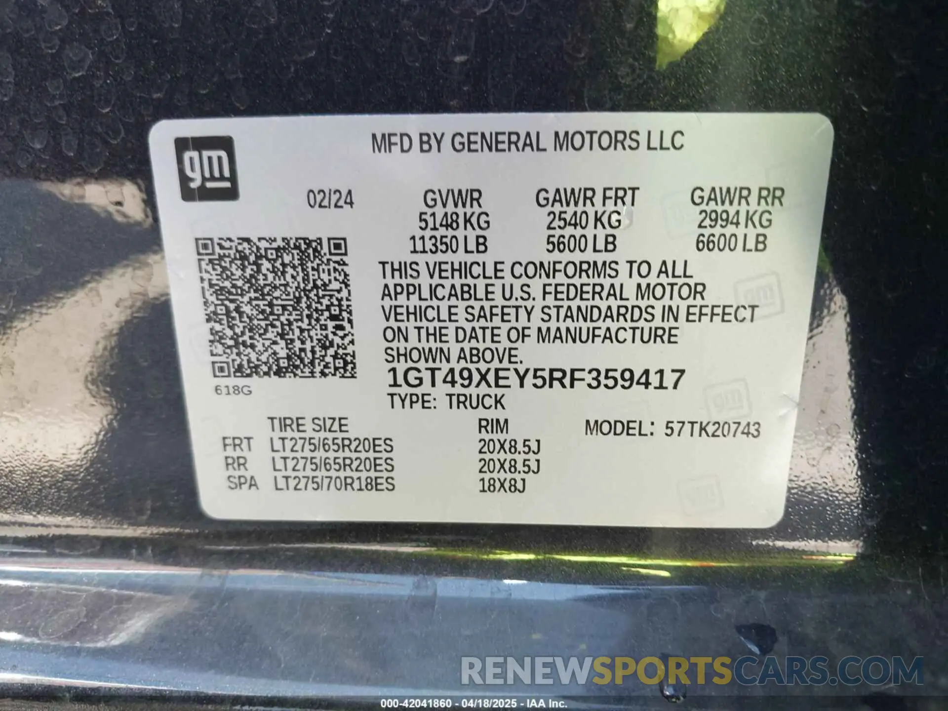 8 Photograph of a damaged car 1GT49XEY5RF359417 GMC SIERRA 2500HD 2024