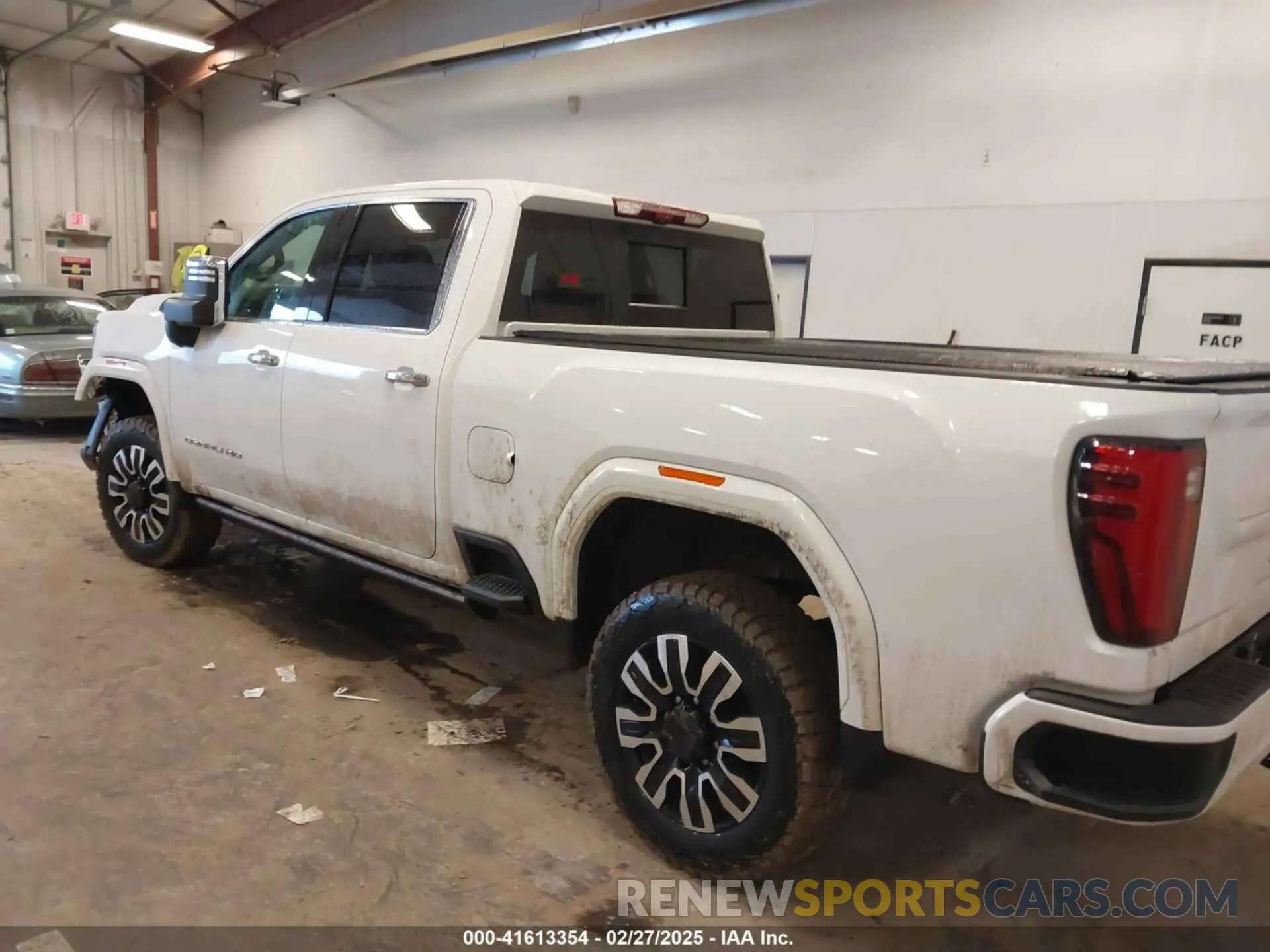 3 Фотография поврежденного автомобиля 1GT49XEY7RF209082 GMC SIERRA 2500HD 2024