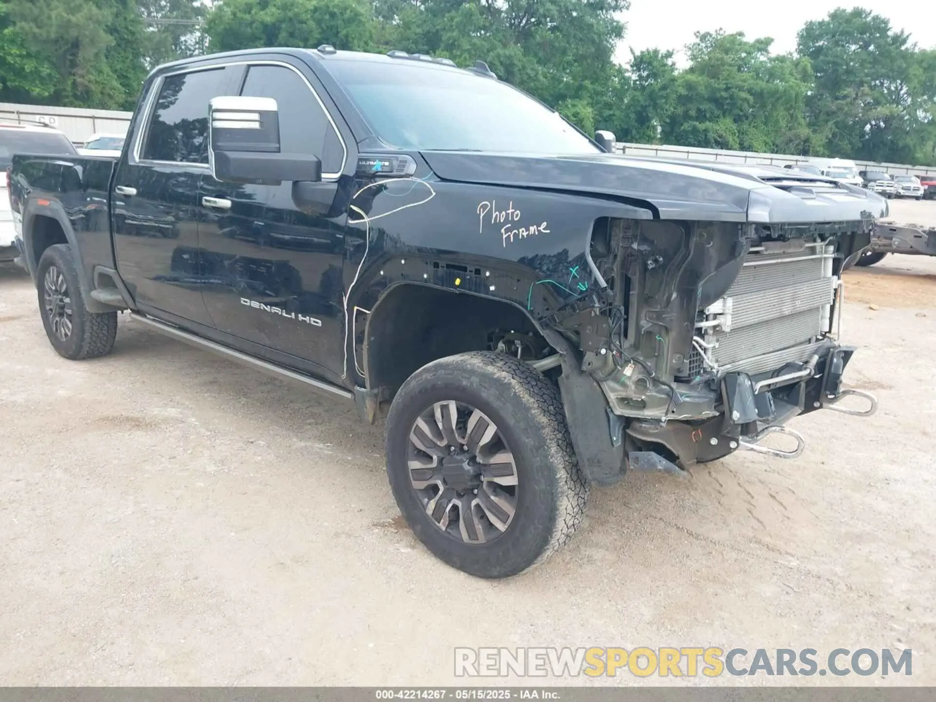 1 Photograph of a damaged car 1GT49XEY7RF326497 GMC SIERRA 2500HD 2024