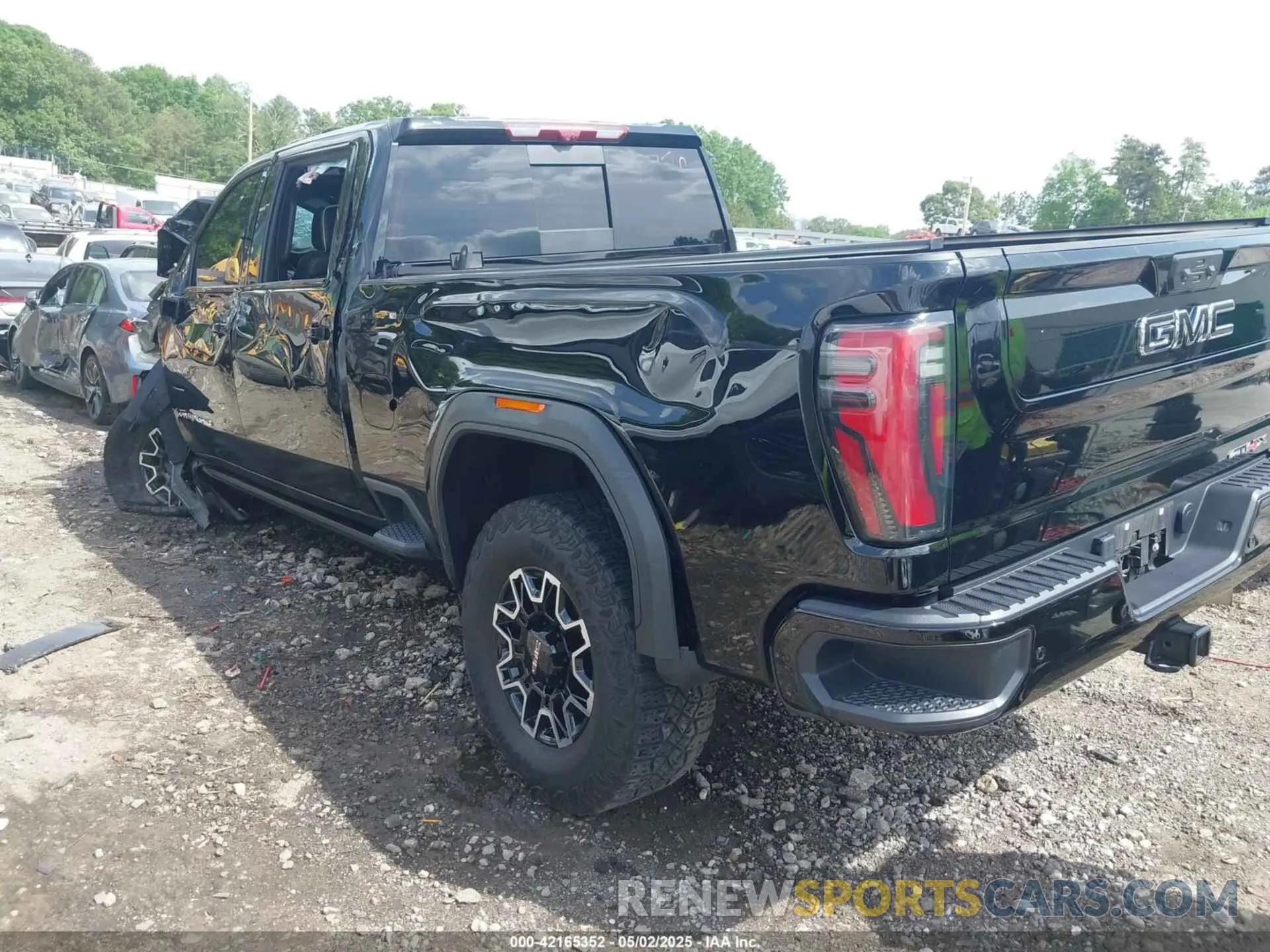 3 Photograph of a damaged car 1GT49ZEYXRF419770 GMC SIERRA 2500HD 2024