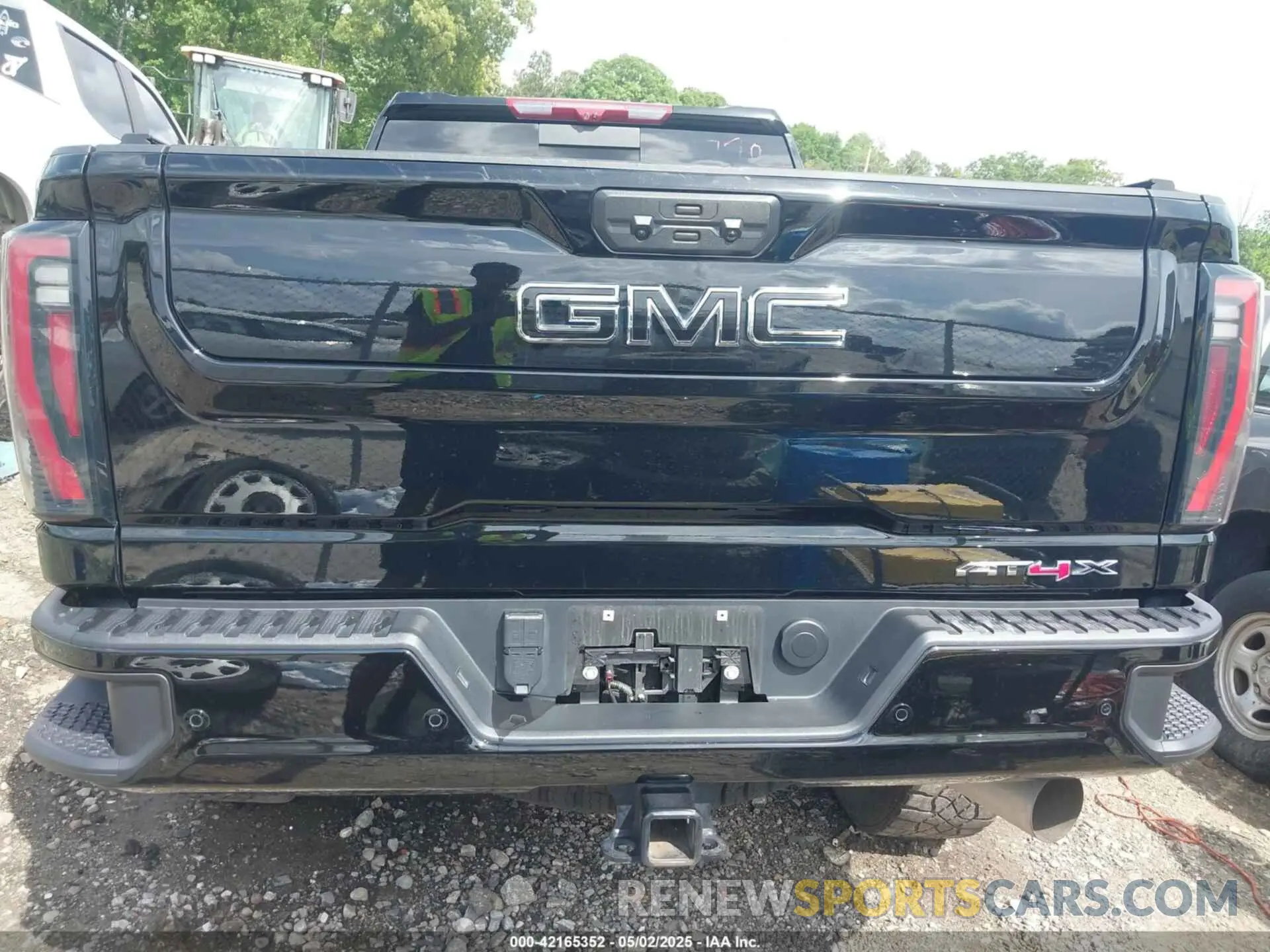 8 Photograph of a damaged car 1GT49ZEYXRF419770 GMC SIERRA 2500HD 2024