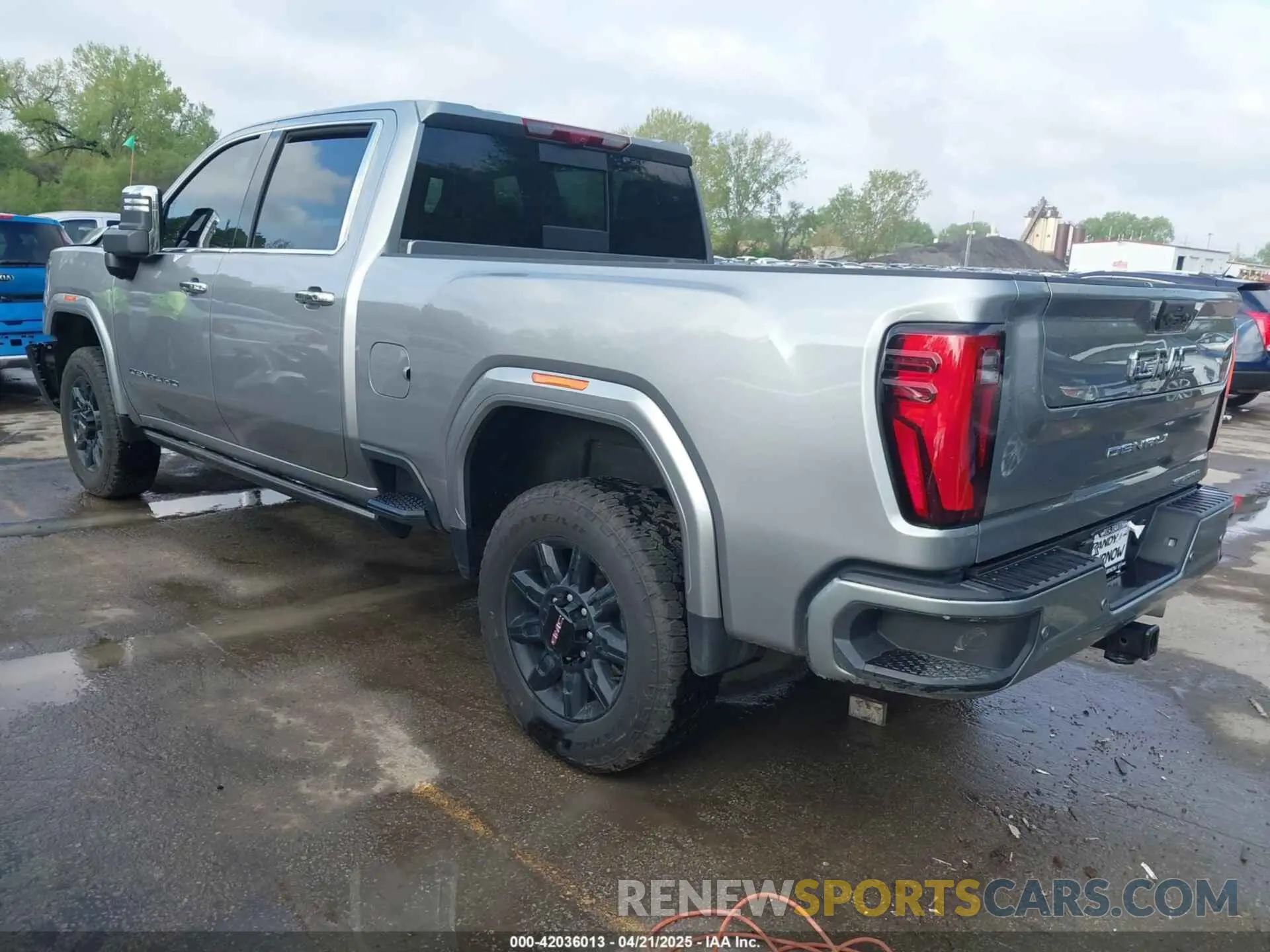 3 Photograph of a damaged car 1GT4UXEY2SF208037 GMC SIERRA 2500HD 2025