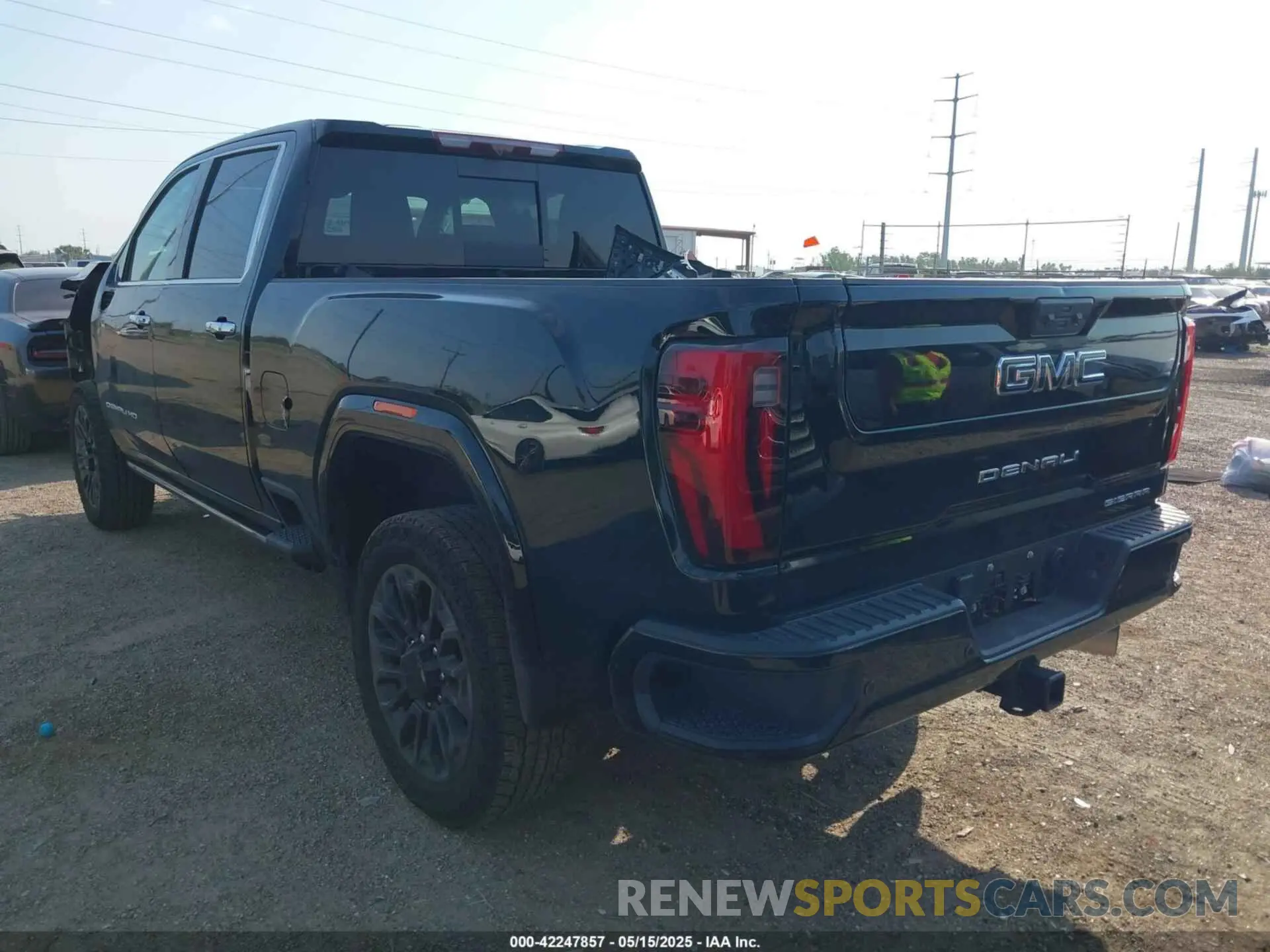 3 Photograph of a damaged car 1GT4UXEY5SF118056 GMC SIERRA 2500HD 2025