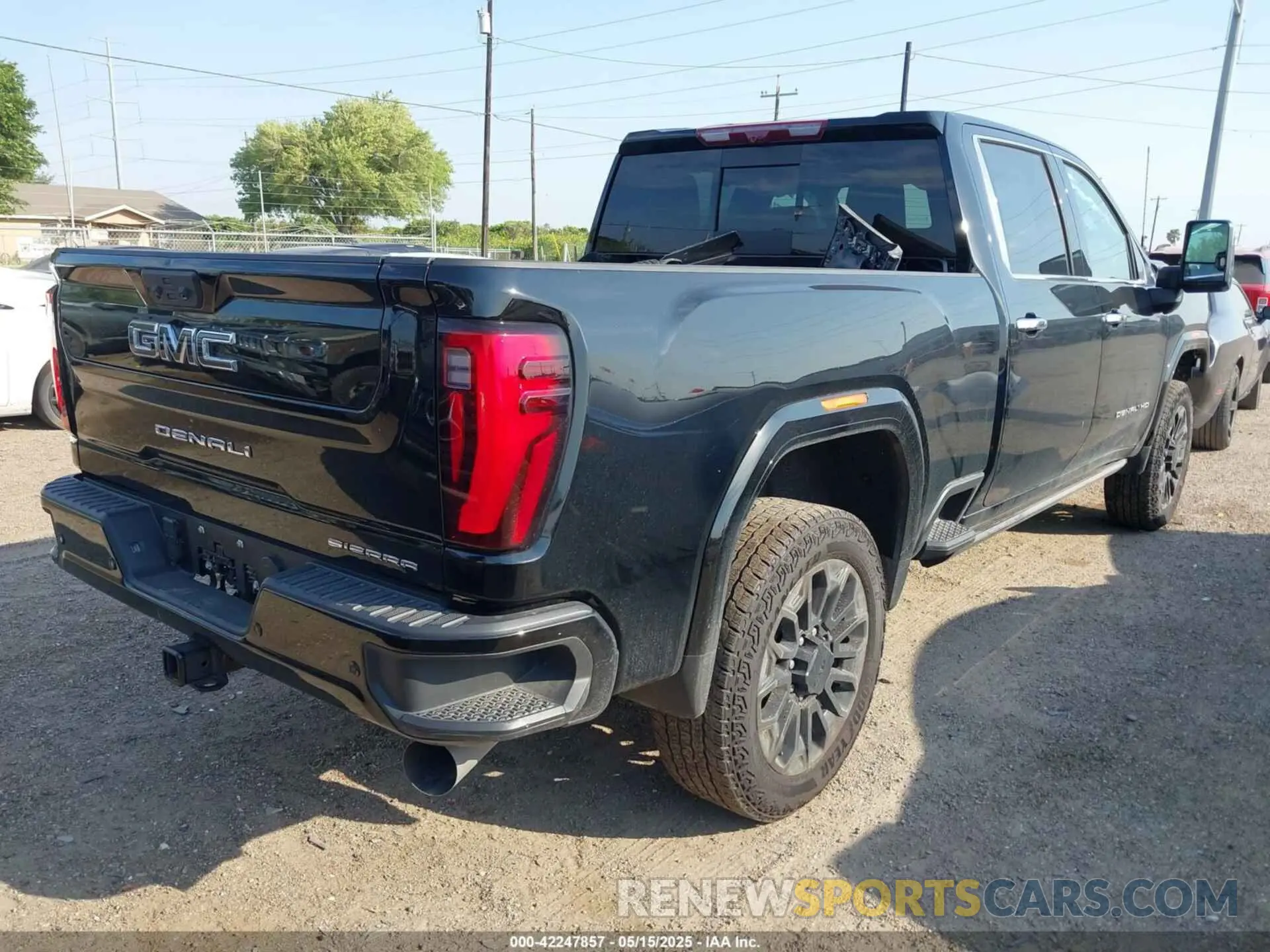 4 Photograph of a damaged car 1GT4UXEY5SF118056 GMC SIERRA 2500HD 2025