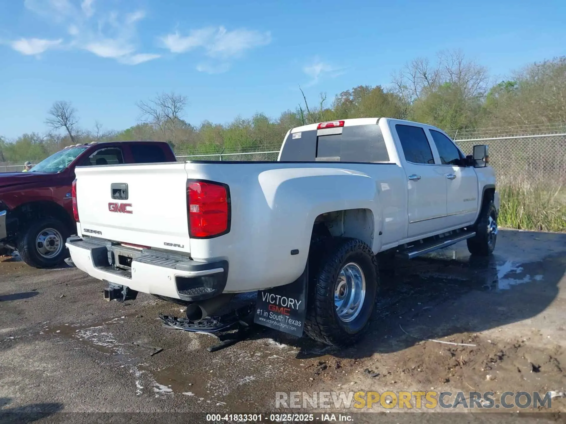 4 Photograph of a damaged car 1GT42WEY6KF115182 GMC SIERRA 3500HD 2019