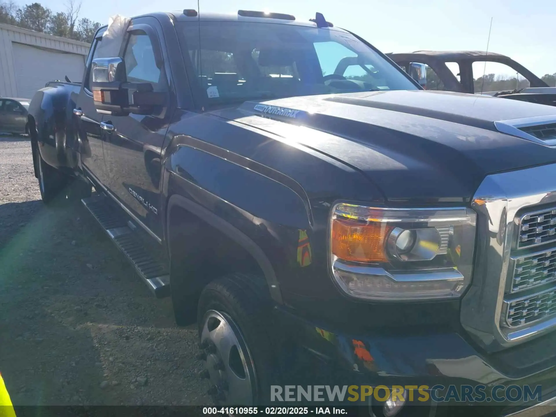 13 Фотография поврежденного автомобиля 1GT42WEYXKF256837 GMC SIERRA 3500HD 2019