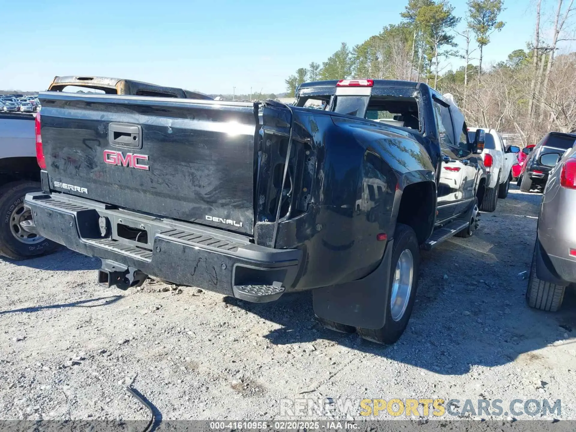 4 Фотография поврежденного автомобиля 1GT42WEYXKF256837 GMC SIERRA 3500HD 2019