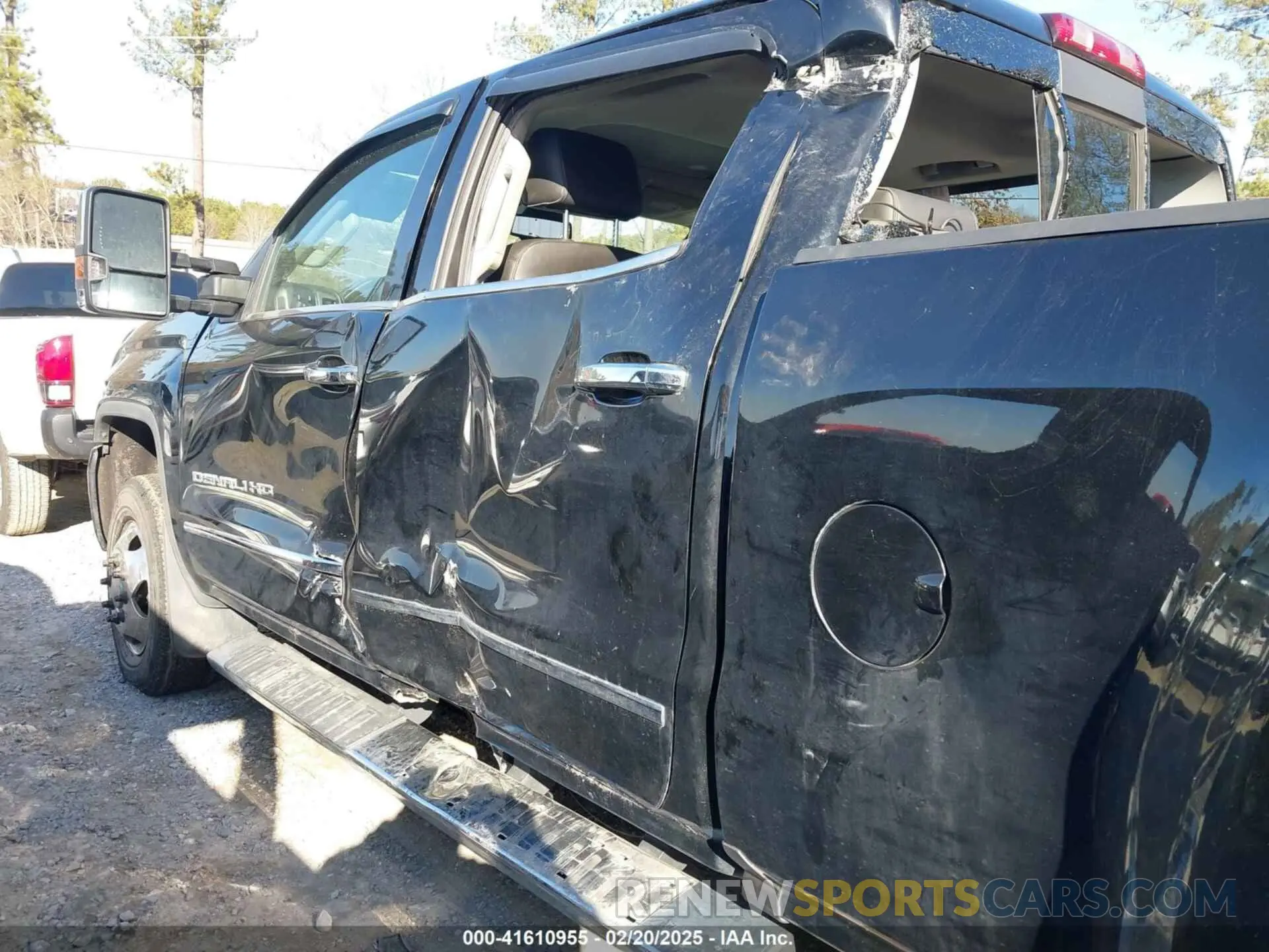 6 Фотография поврежденного автомобиля 1GT42WEYXKF256837 GMC SIERRA 3500HD 2019