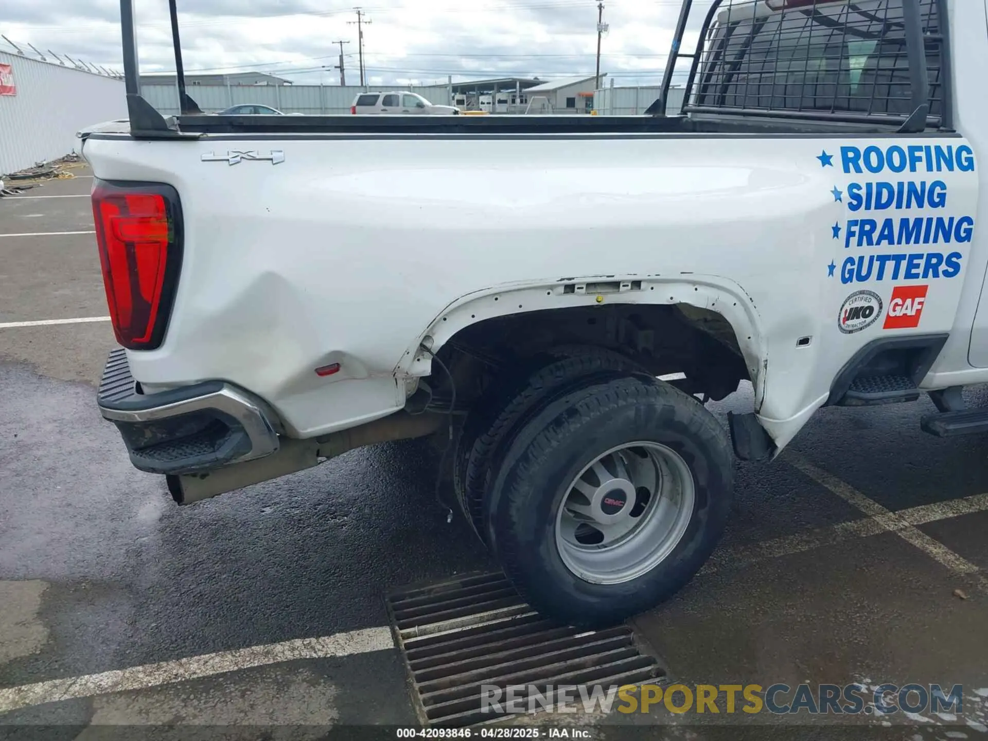 11 Photograph of a damaged car 1GT49SEY4LF307870 GMC SIERRA 3500HD 2020