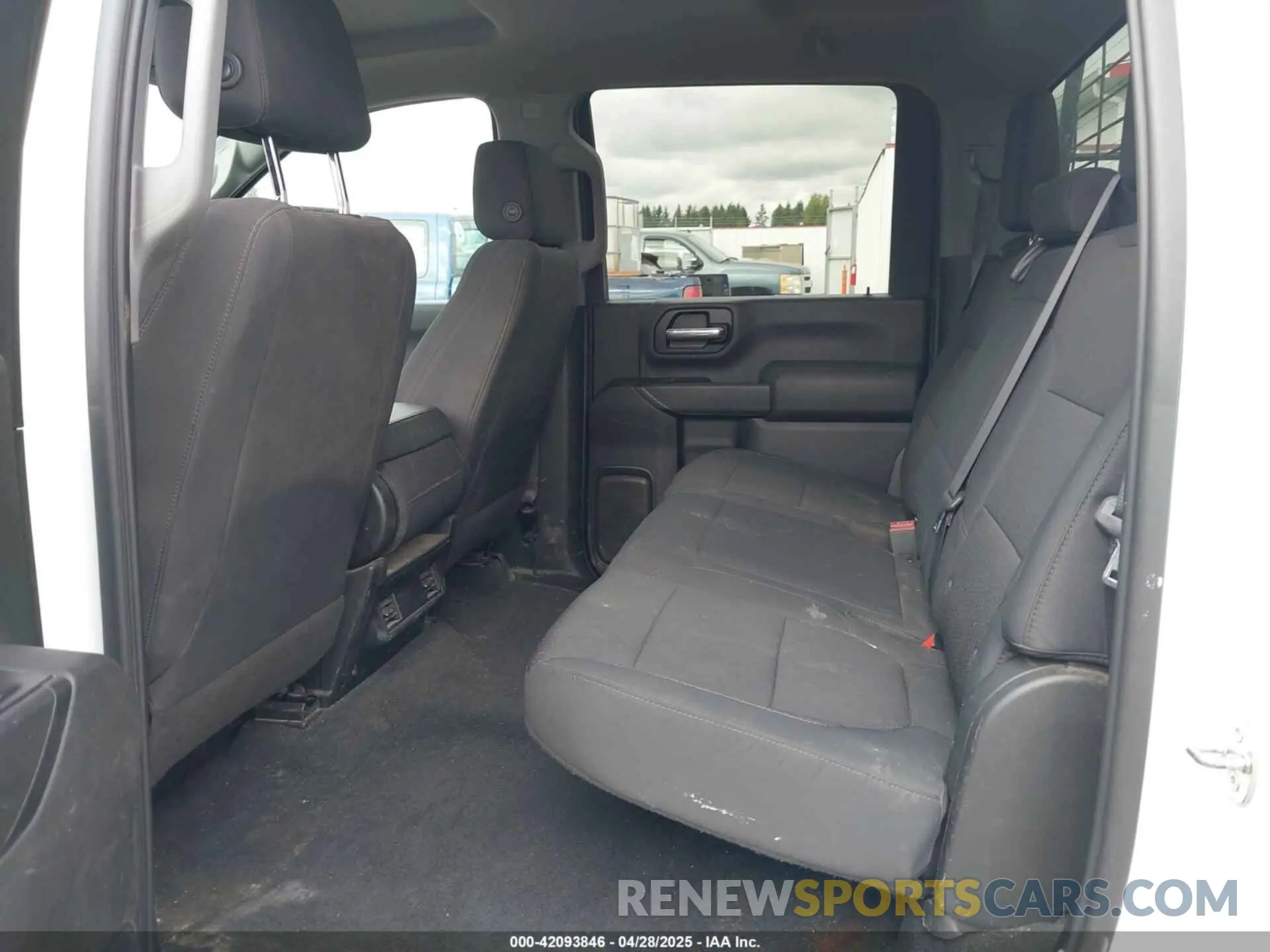 6 Photograph of a damaged car 1GT49SEY4LF307870 GMC SIERRA 3500HD 2020