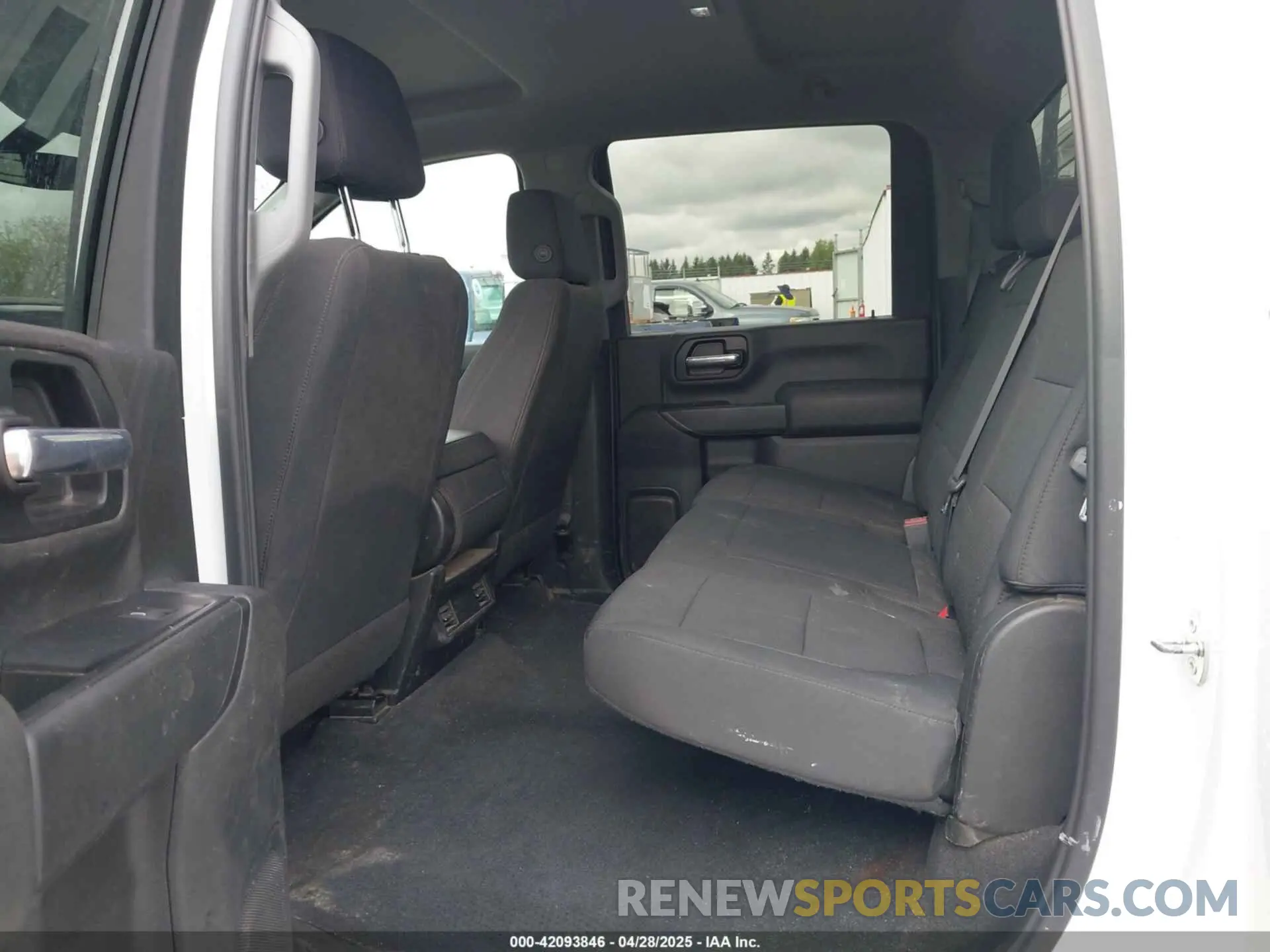7 Photograph of a damaged car 1GT49SEY4LF307870 GMC SIERRA 3500HD 2020