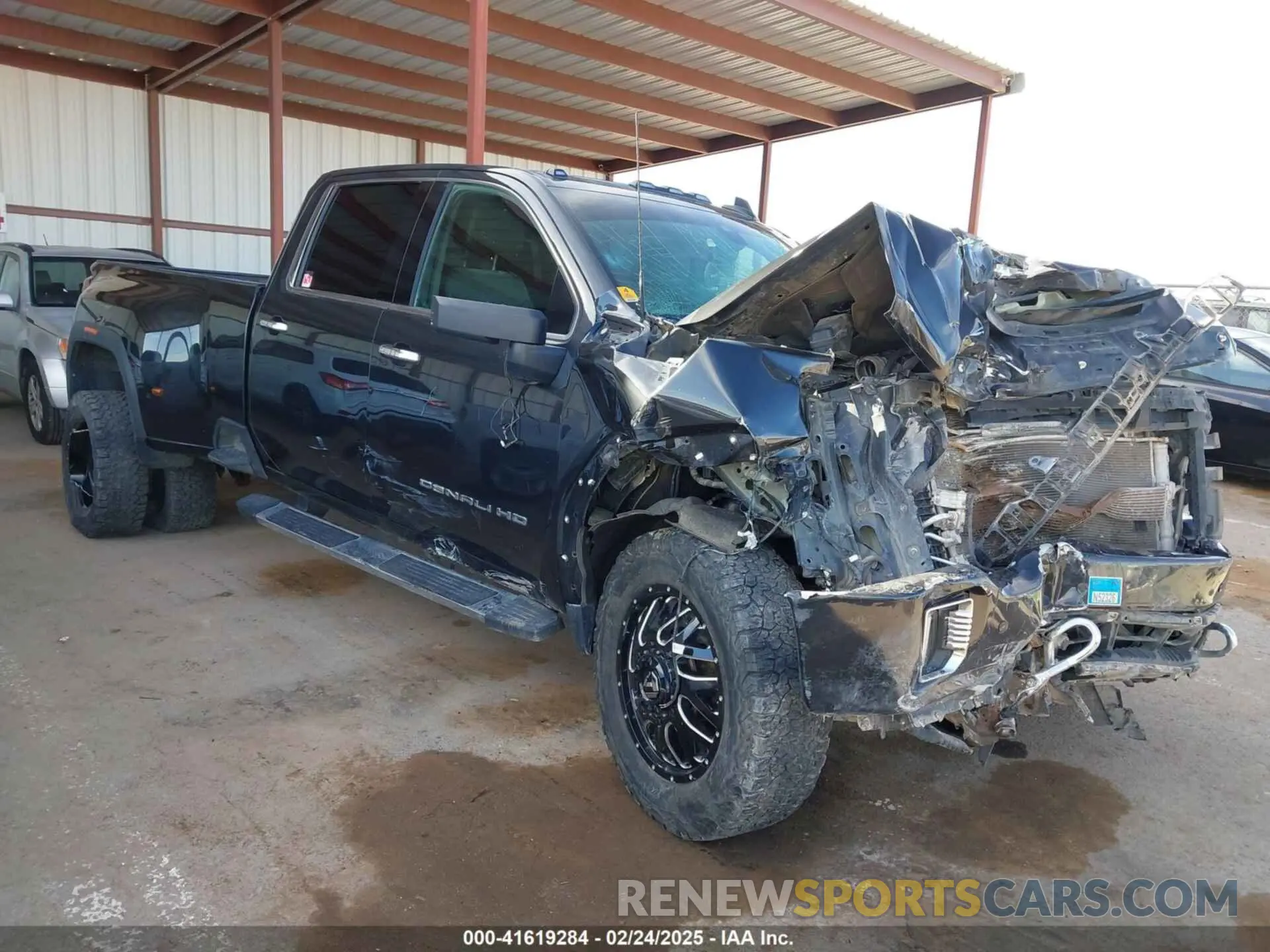 1 Photograph of a damaged car 1GT49WEY0LF286913 GMC SIERRA 3500HD 2020