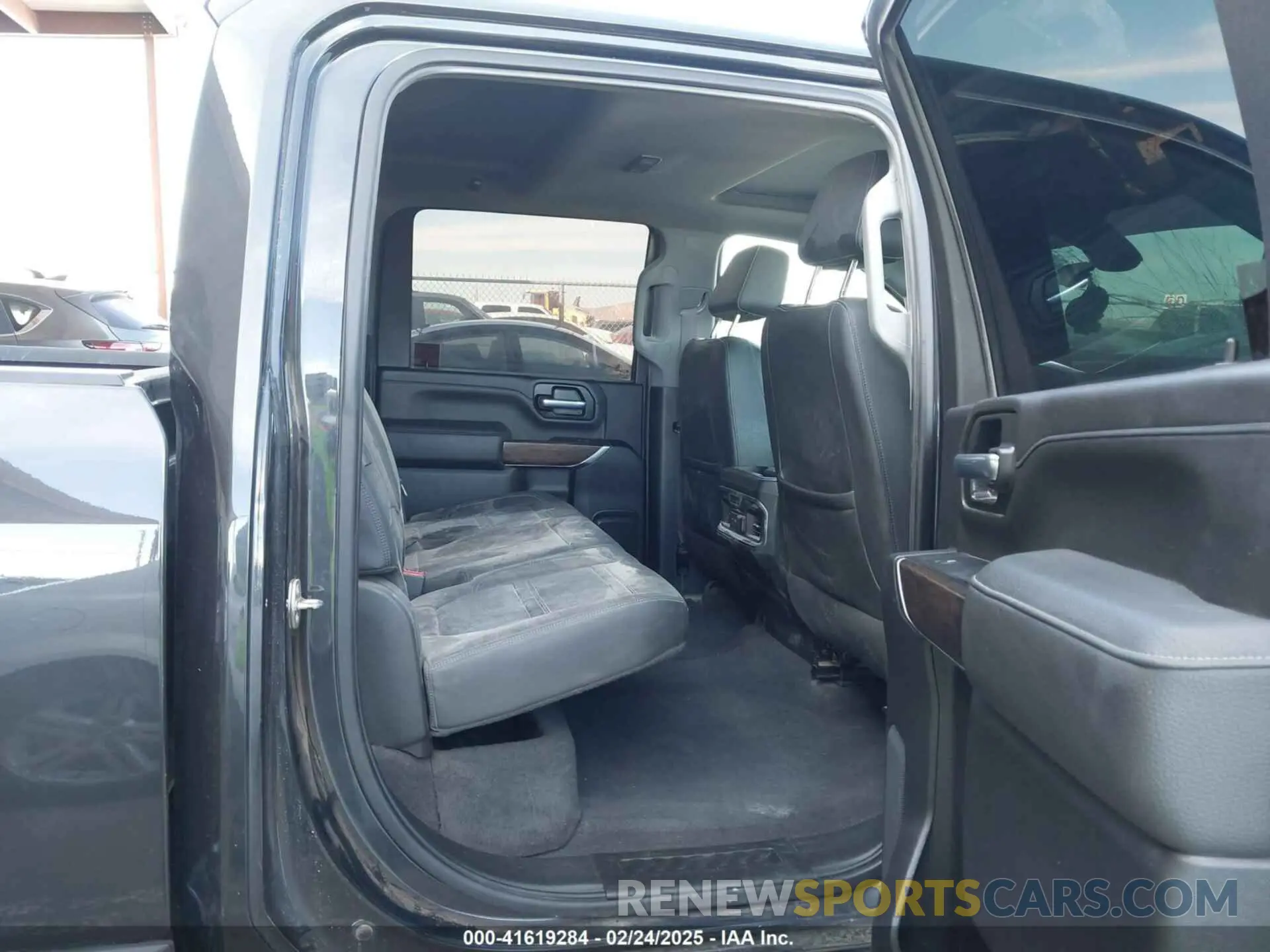 8 Photograph of a damaged car 1GT49WEY0LF286913 GMC SIERRA 3500HD 2020