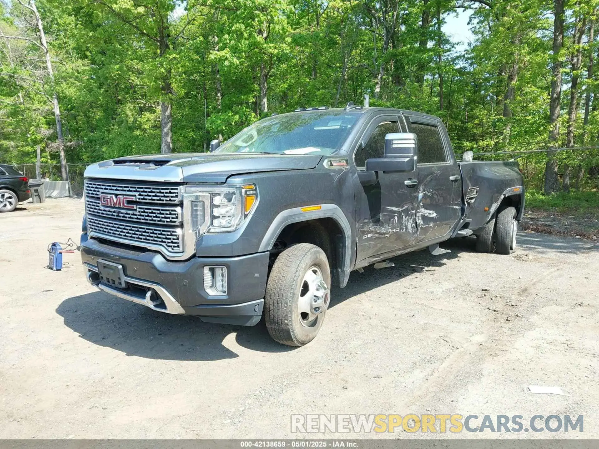 2 Фотография поврежденного автомобиля 1GT49WEYXLF249903 GMC SIERRA 3500HD 2020