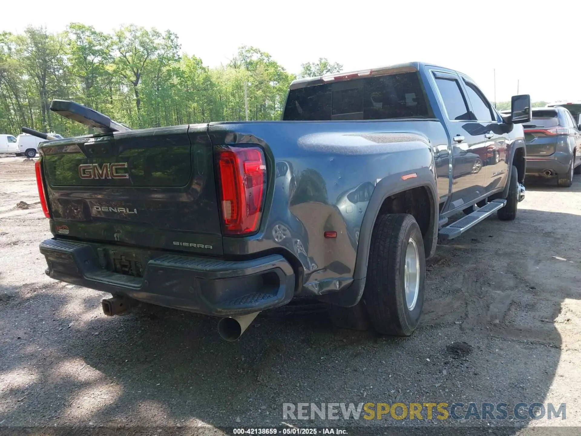 4 Фотография поврежденного автомобиля 1GT49WEYXLF249903 GMC SIERRA 3500HD 2020