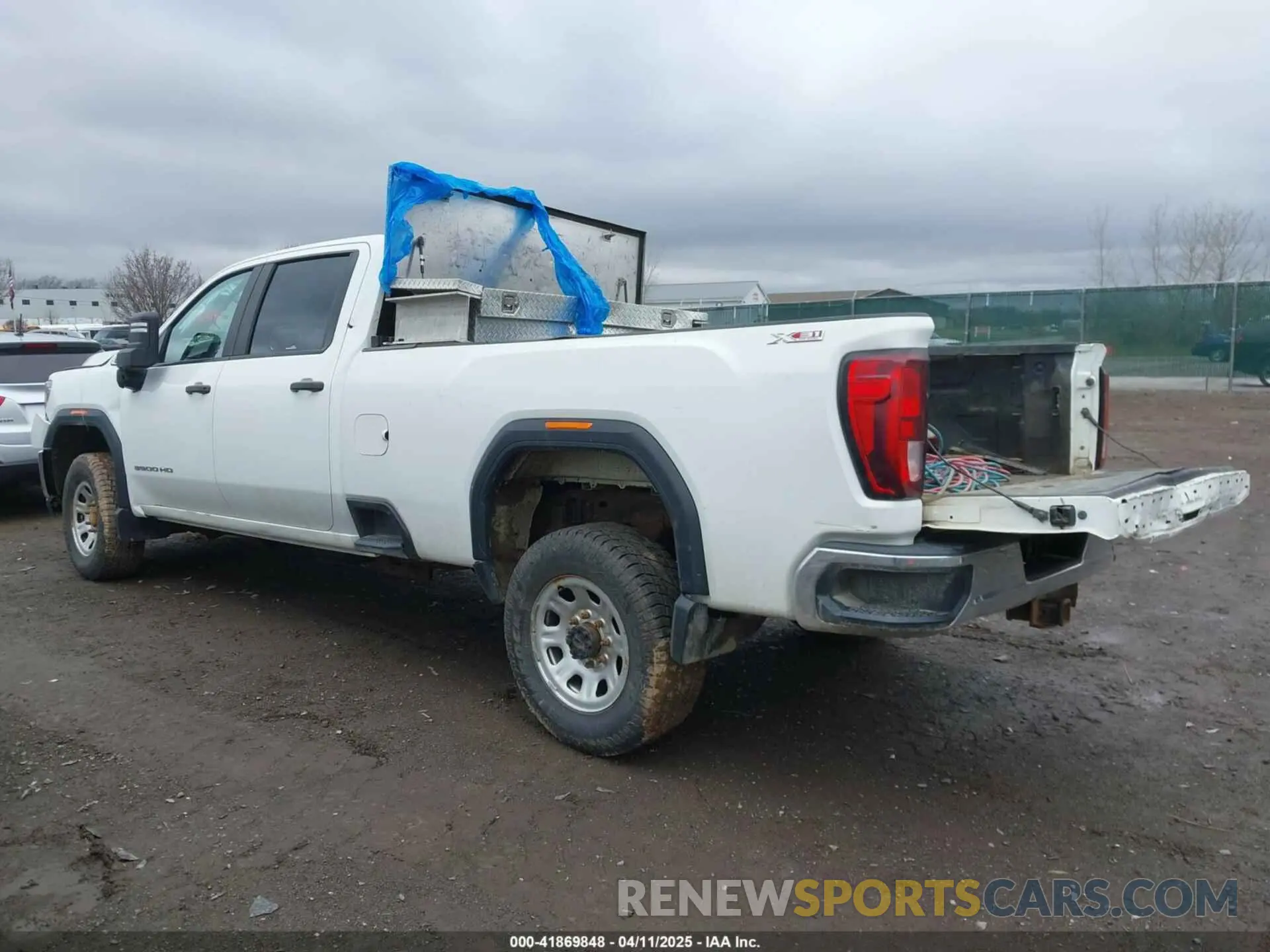 3 Photograph of a damaged car 1GT49SEY6MF122253 GMC SIERRA 3500HD 2021