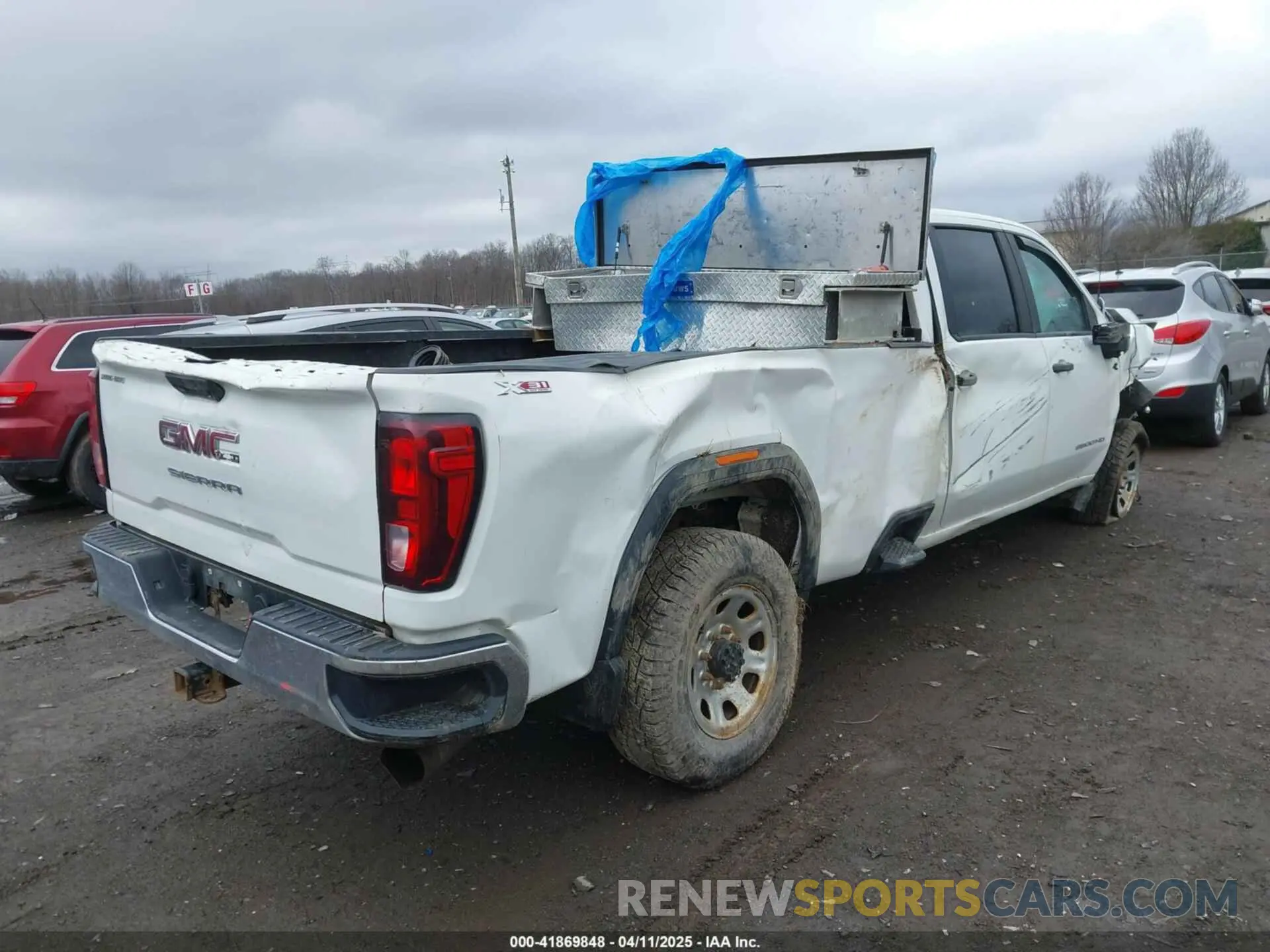 4 Photograph of a damaged car 1GT49SEY6MF122253 GMC SIERRA 3500HD 2021