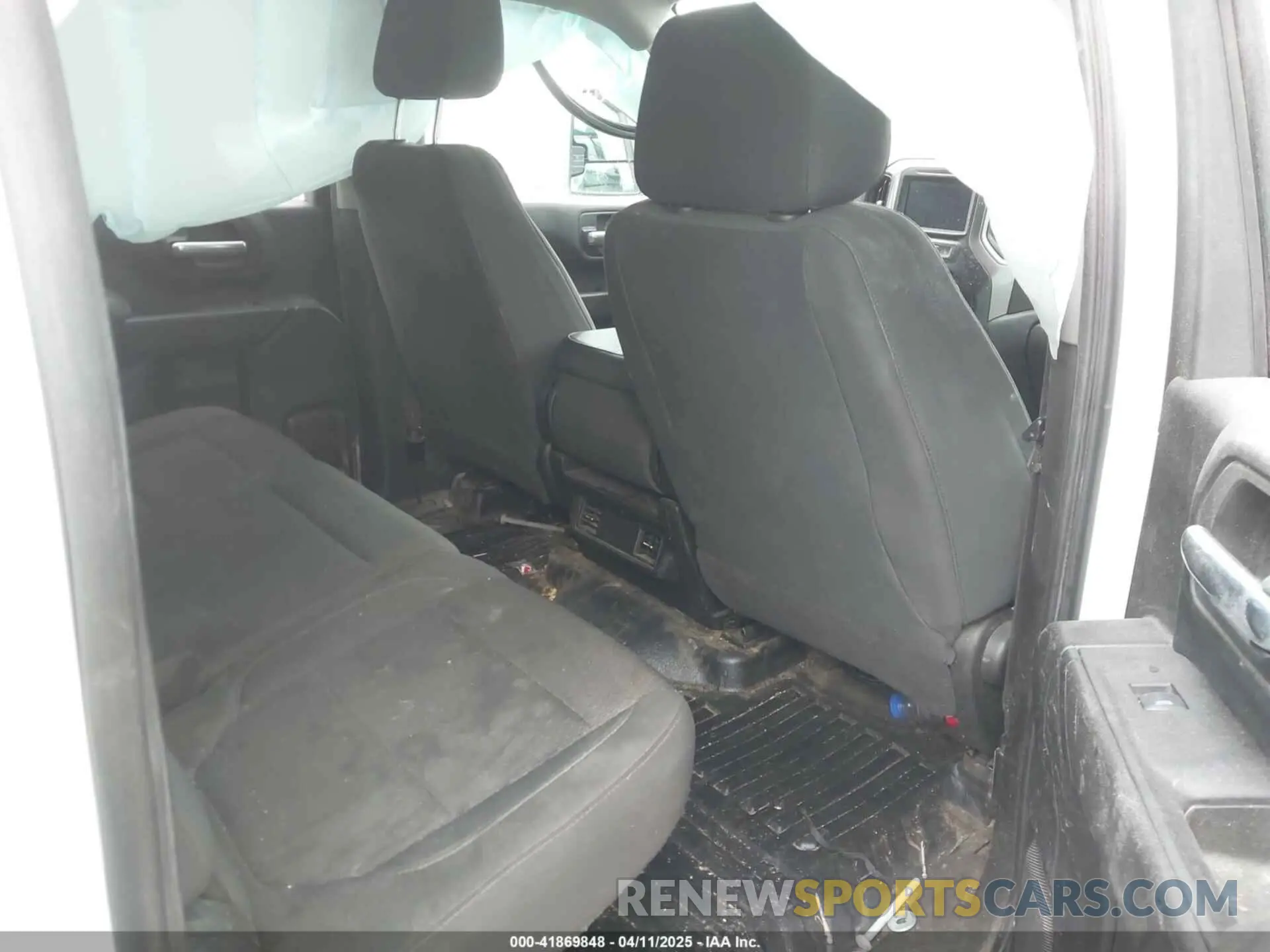 6 Photograph of a damaged car 1GT49SEY6MF122253 GMC SIERRA 3500HD 2021