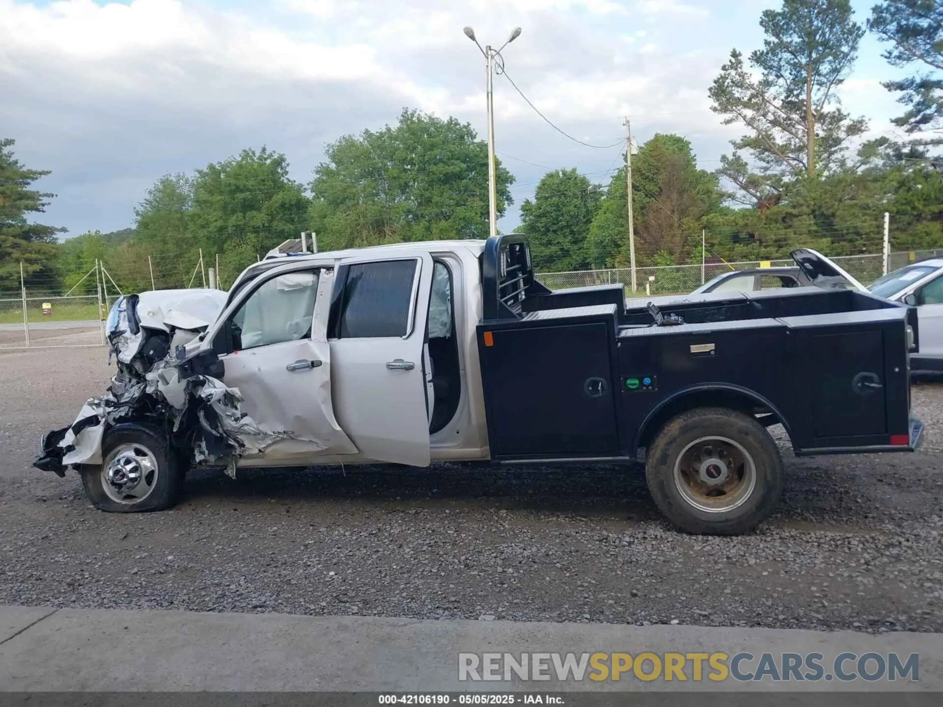 13 Photograph of a damaged car 1GT49WEY6MF264917 GMC SIERRA 3500HD 2021