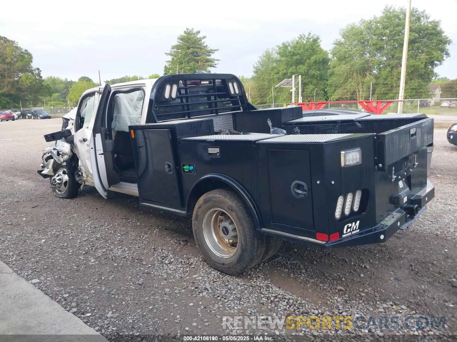 3 Photograph of a damaged car 1GT49WEY6MF264917 GMC SIERRA 3500HD 2021
