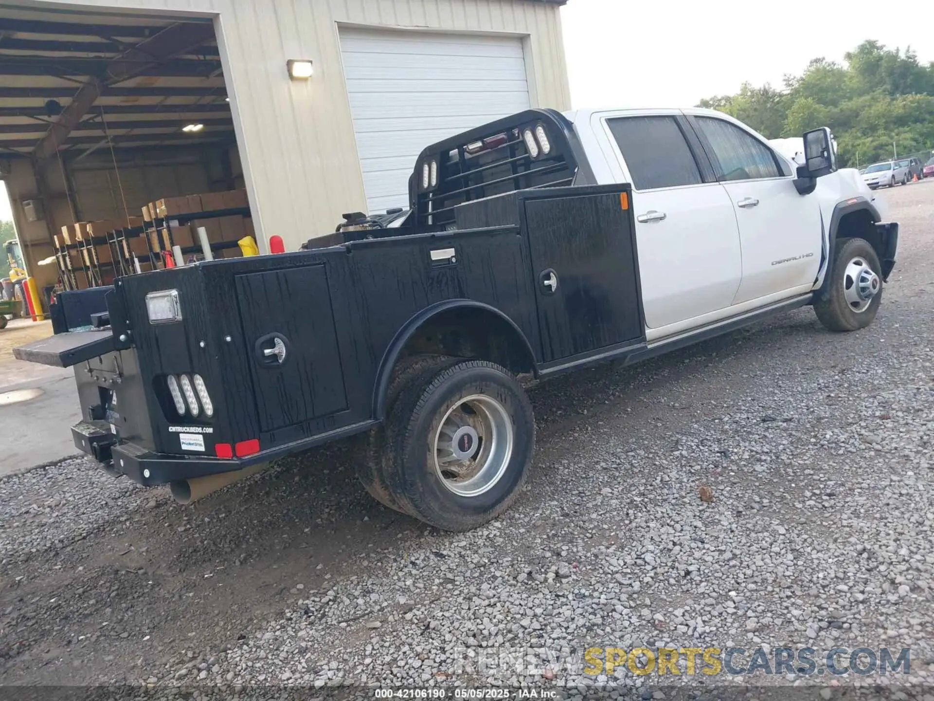 4 Photograph of a damaged car 1GT49WEY6MF264917 GMC SIERRA 3500HD 2021