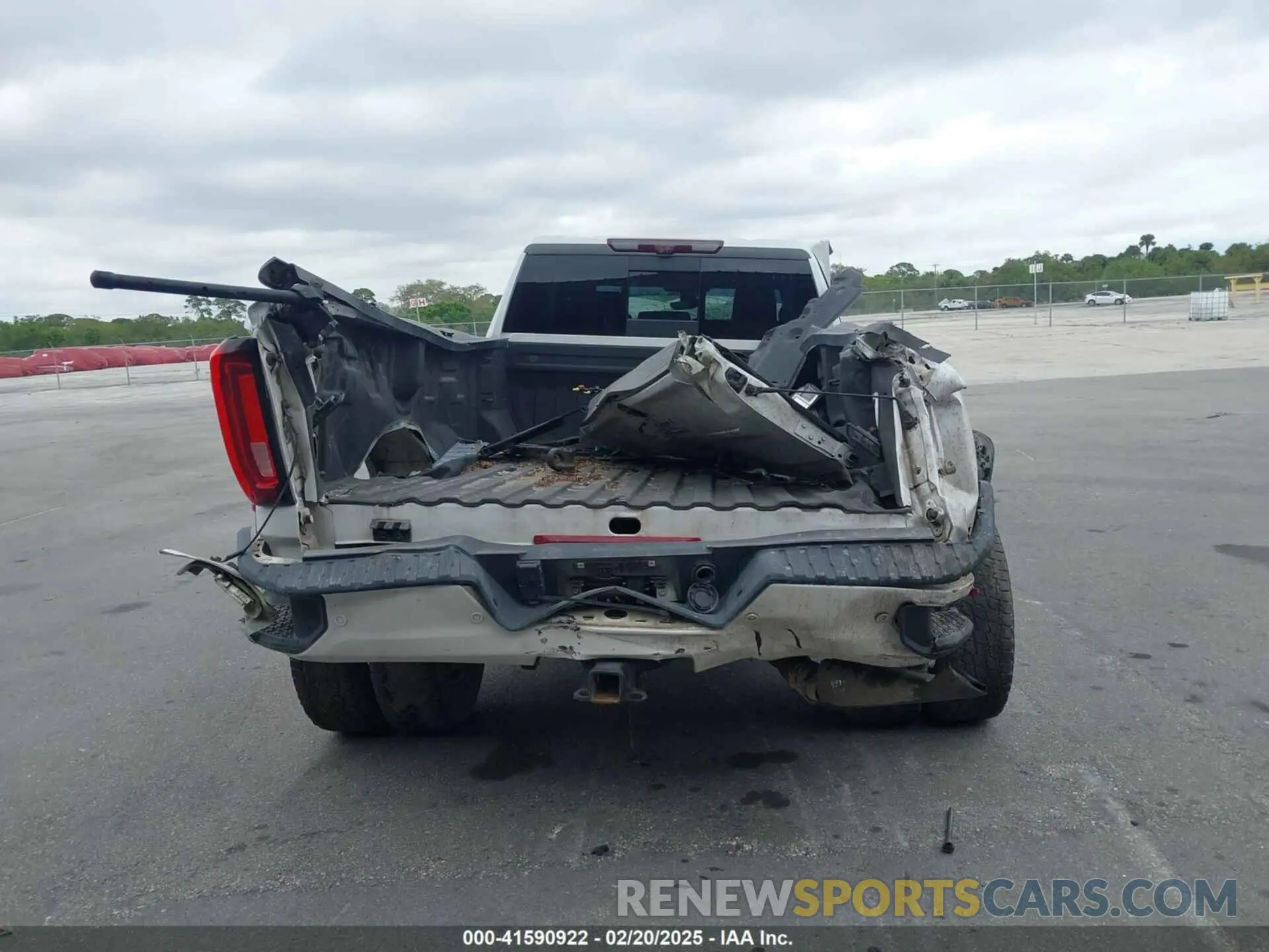 17 Photograph of a damaged car 1GT49WEY7MF181559 GMC SIERRA 3500HD 2021