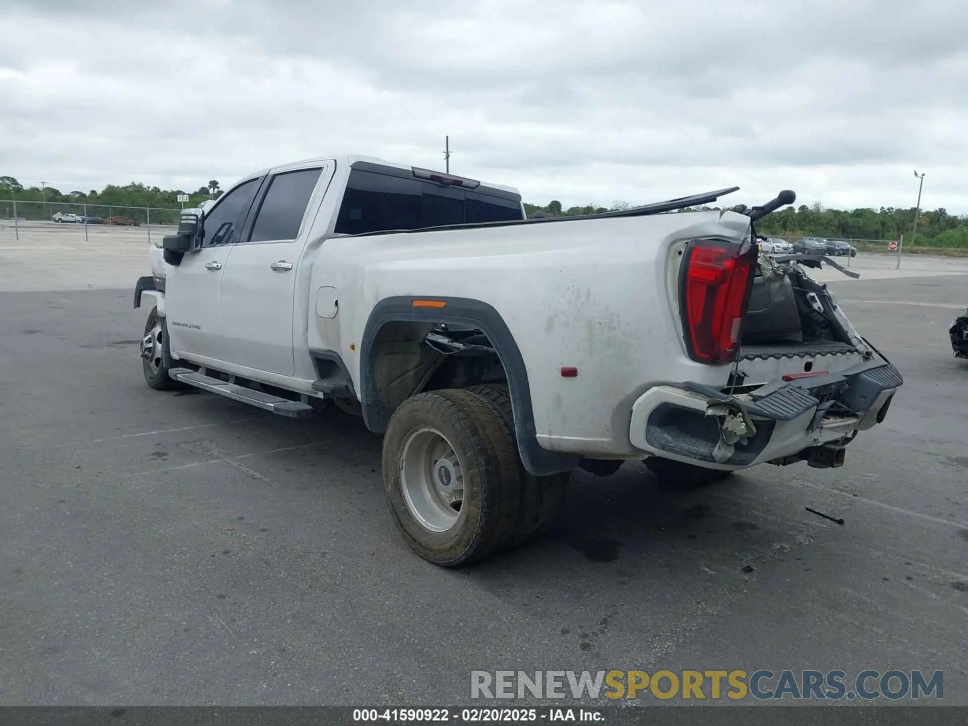 3 Photograph of a damaged car 1GT49WEY7MF181559 GMC SIERRA 3500HD 2021
