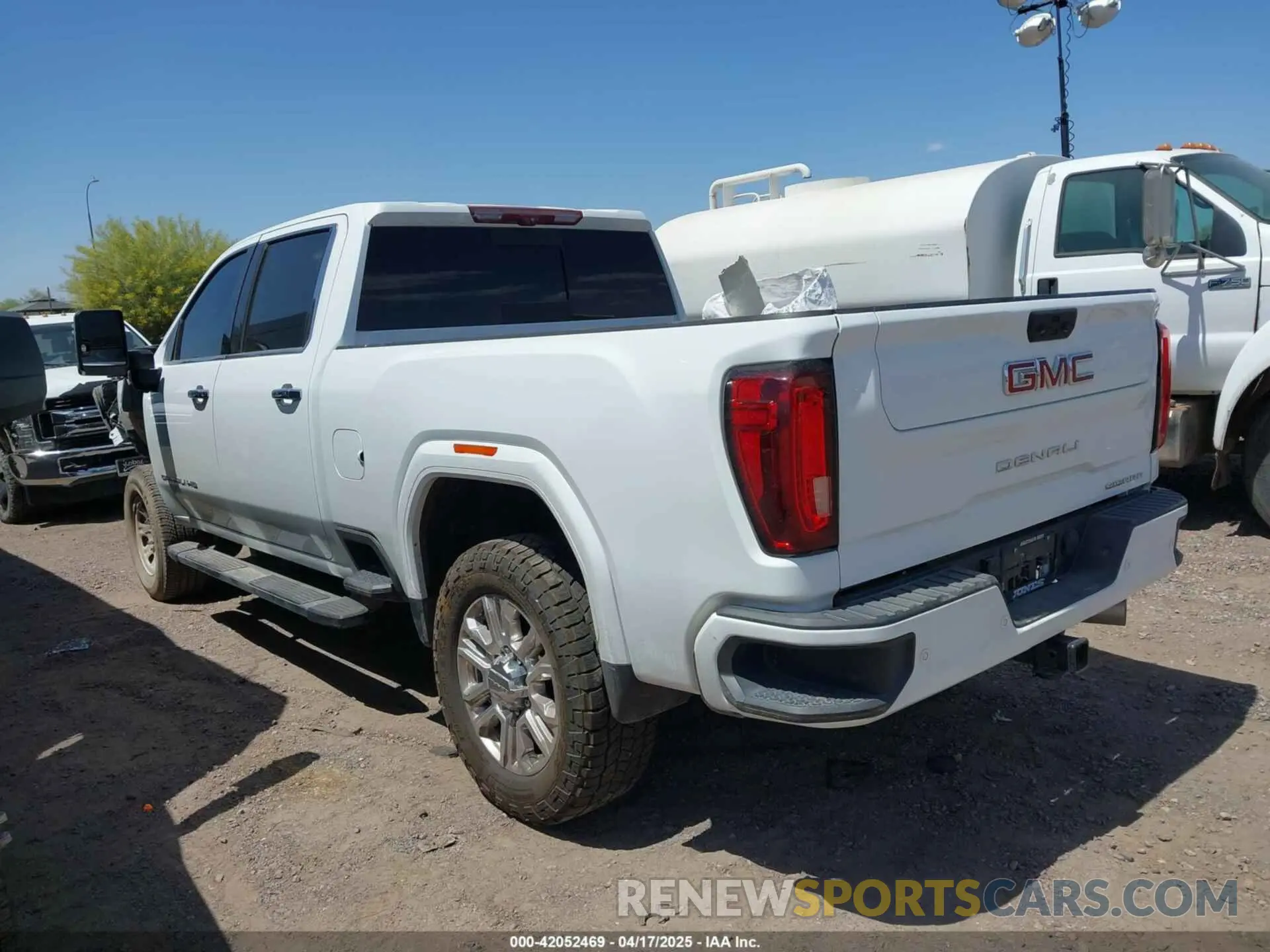 3 Photograph of a damaged car 1GT49WEY9MF308750 GMC SIERRA 3500HD 2021