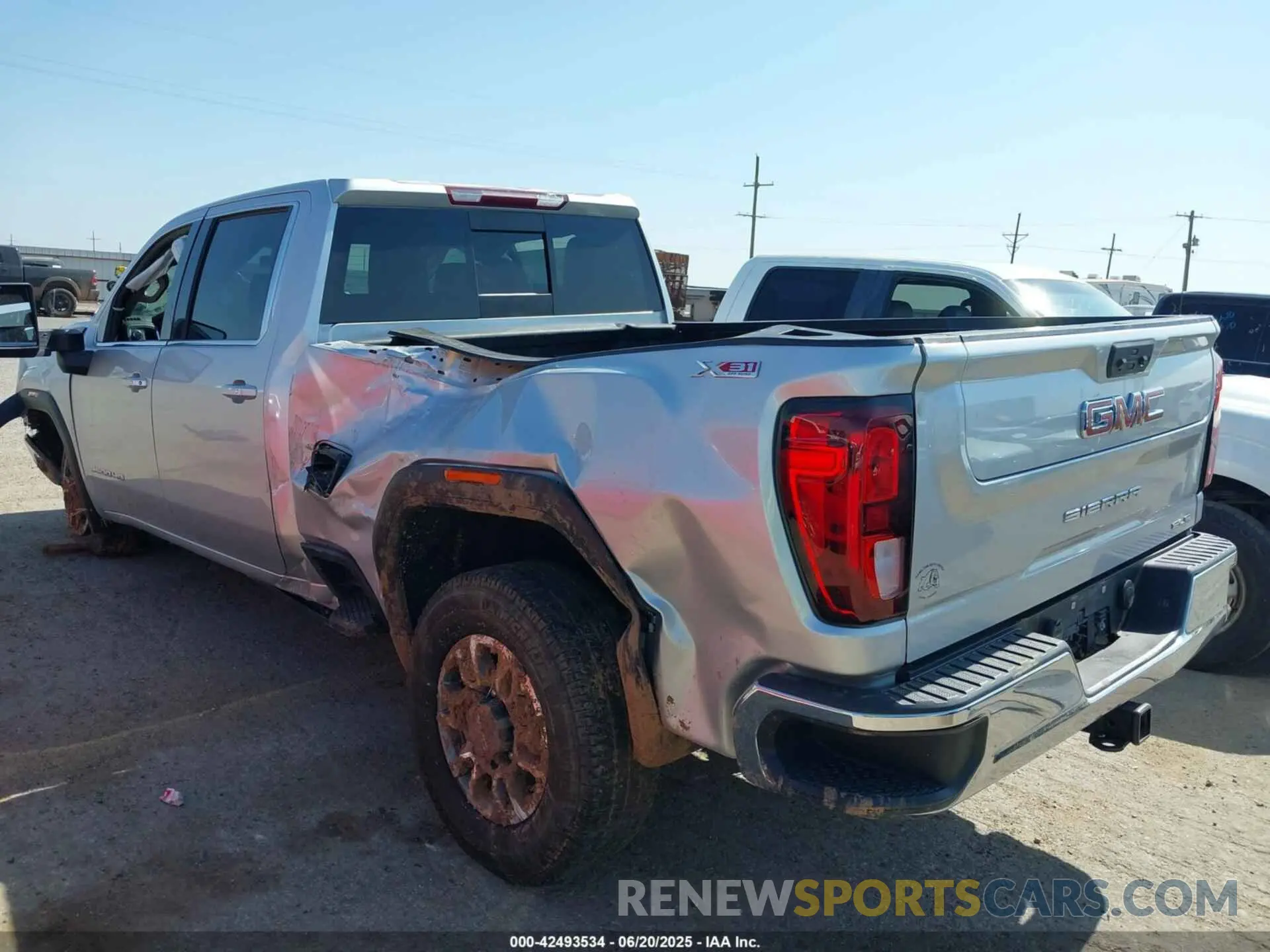 3 Photograph of a damaged car 1GT49TE78NF205231 GMC SIERRA 3500HD 2022