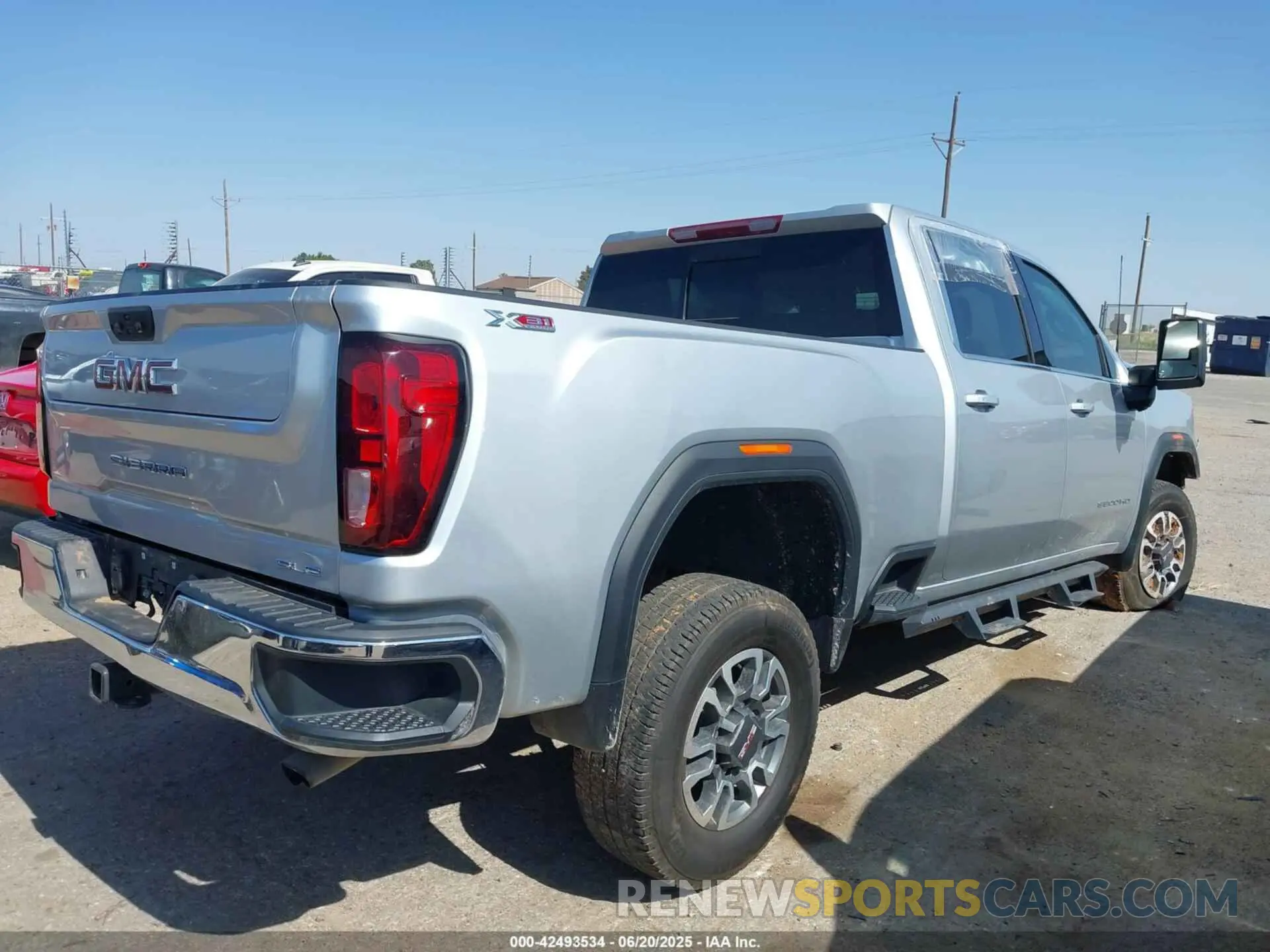 4 Photograph of a damaged car 1GT49TE78NF205231 GMC SIERRA 3500HD 2022