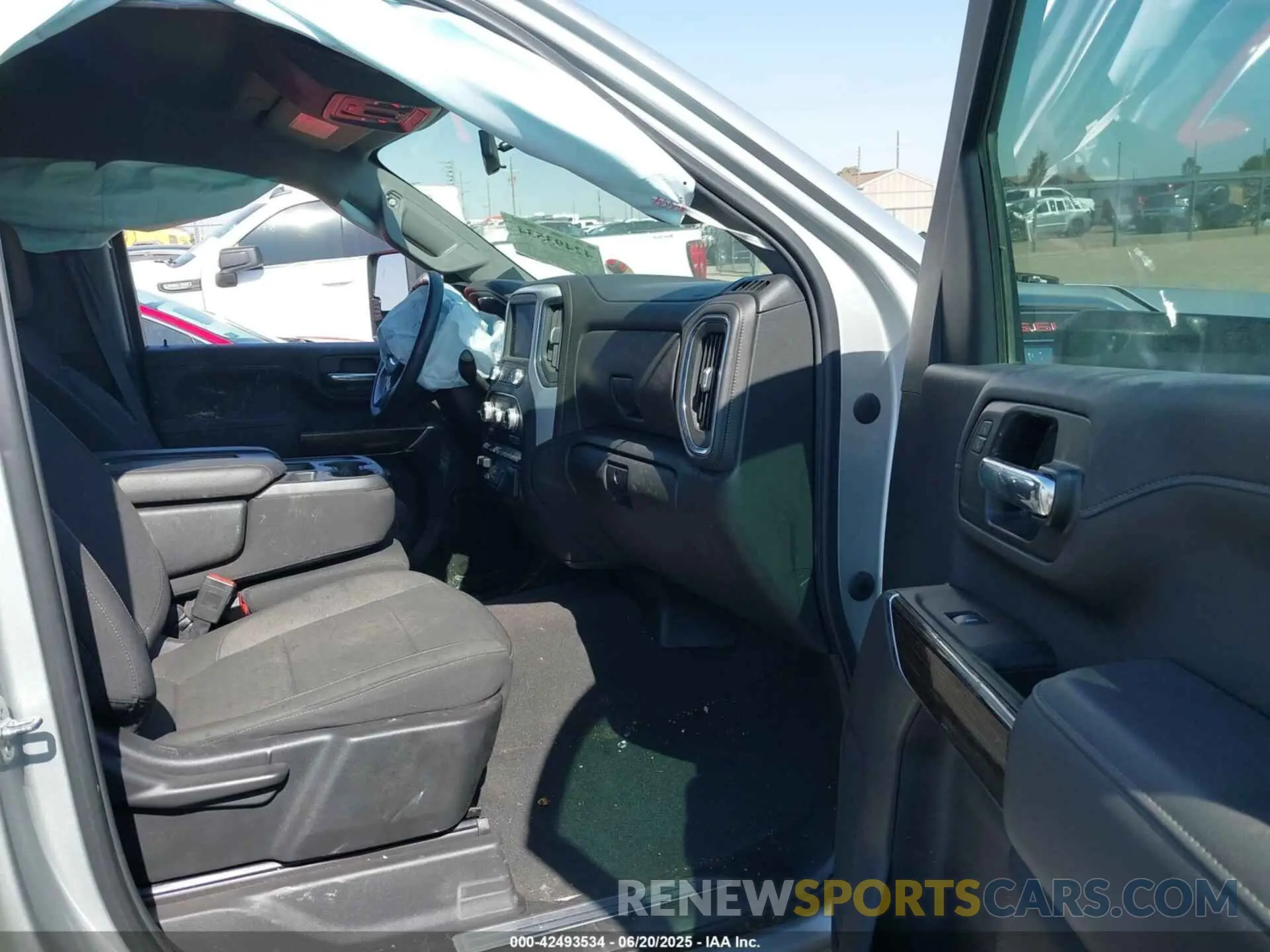 5 Photograph of a damaged car 1GT49TE78NF205231 GMC SIERRA 3500HD 2022
