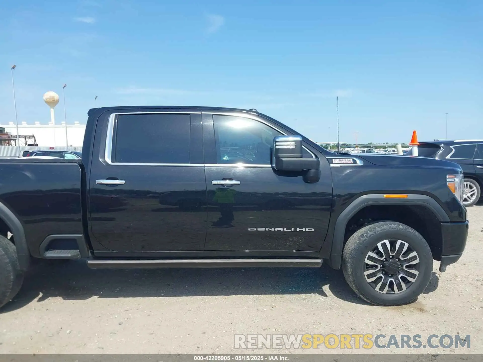 14 Photograph of a damaged car 1GT49WEY4NF268613 GMC SIERRA 3500HD 2022